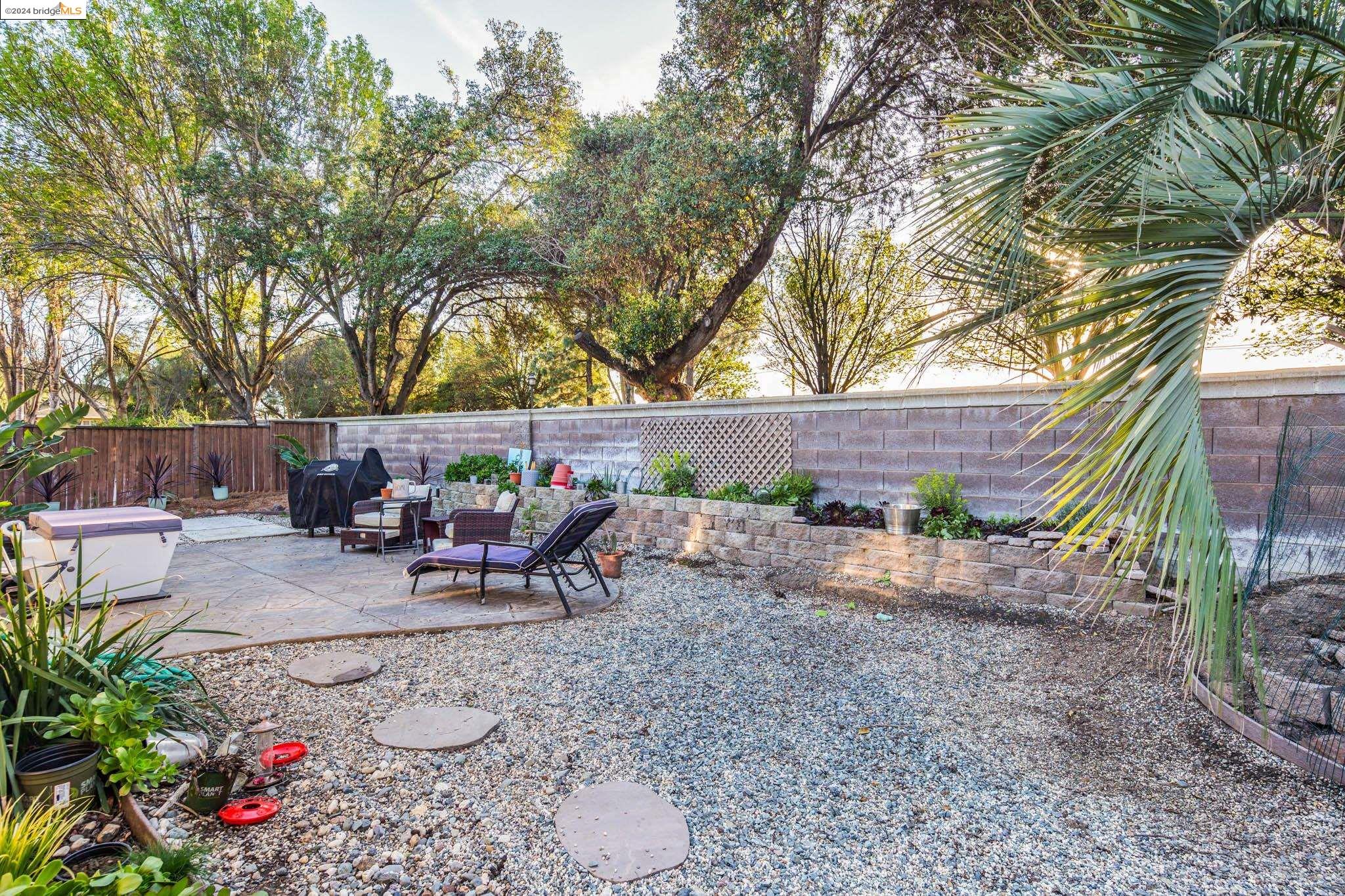 2524 Crescent Way