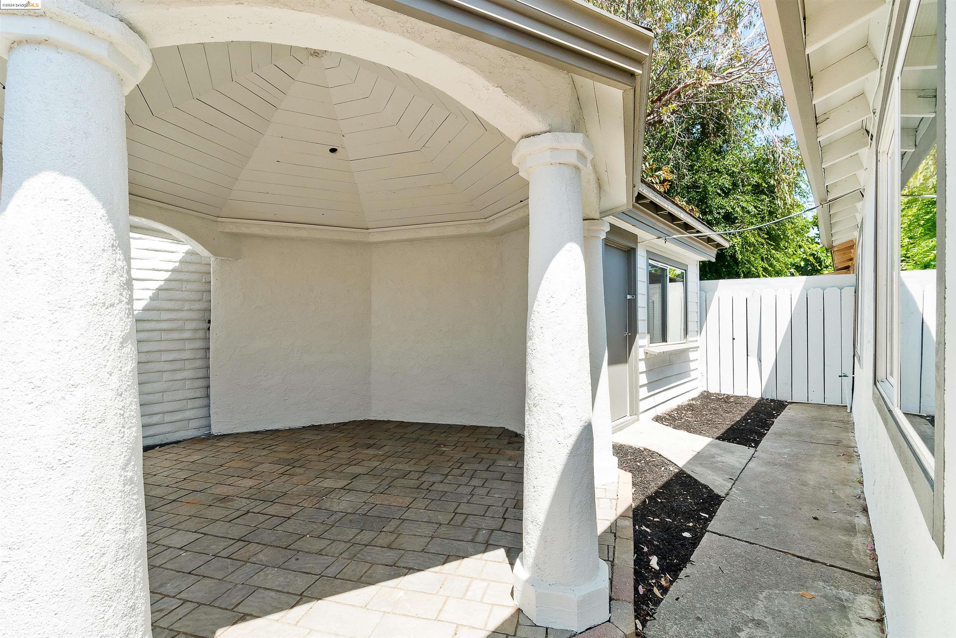 133 E Trident Dr