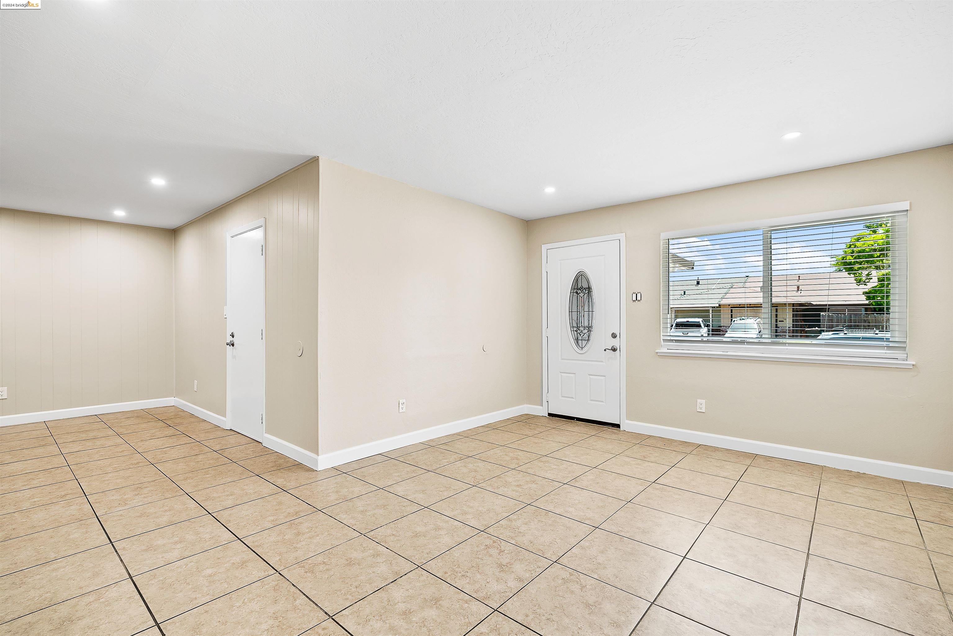 133 E Trident Dr