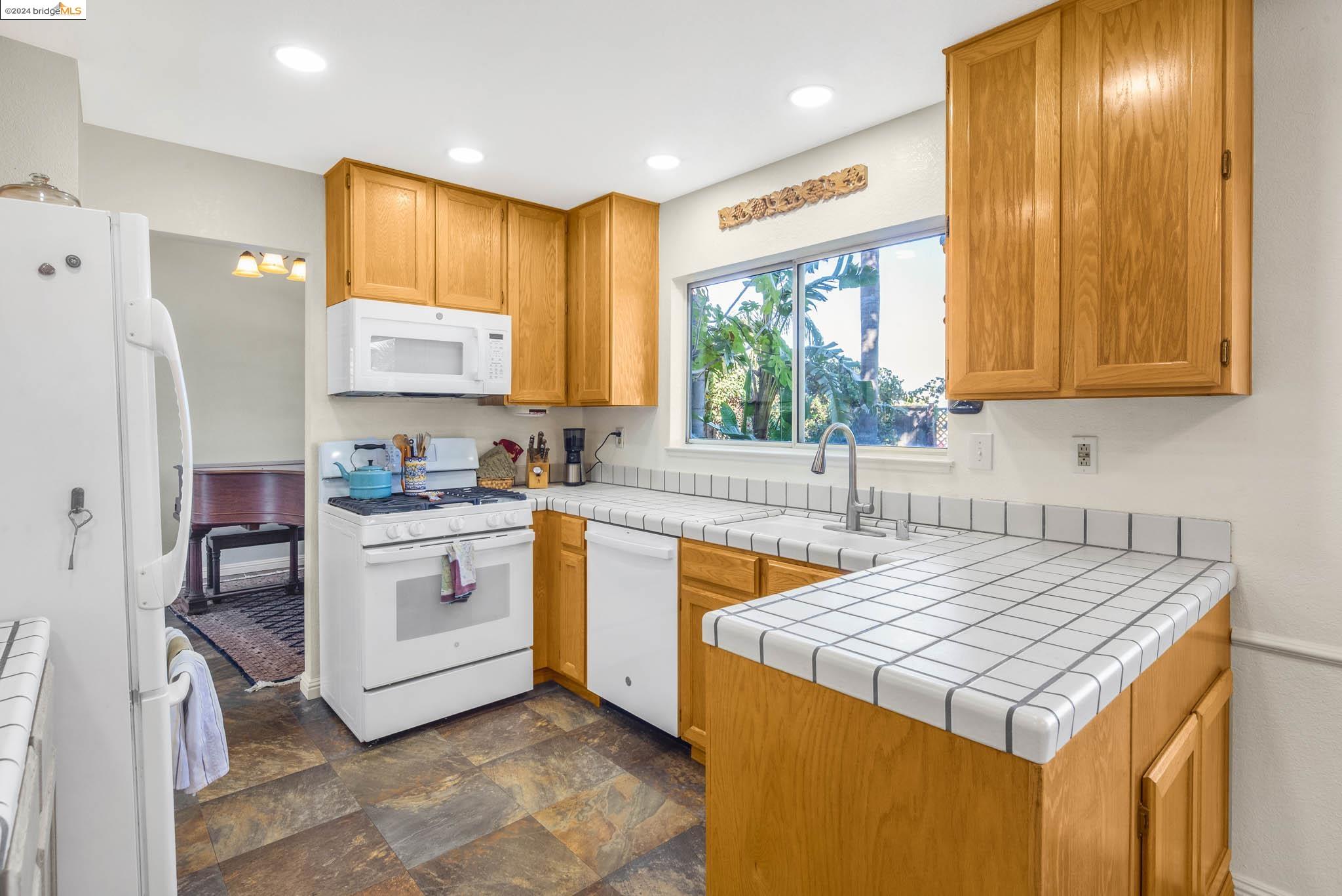 964 Stonegate Cir