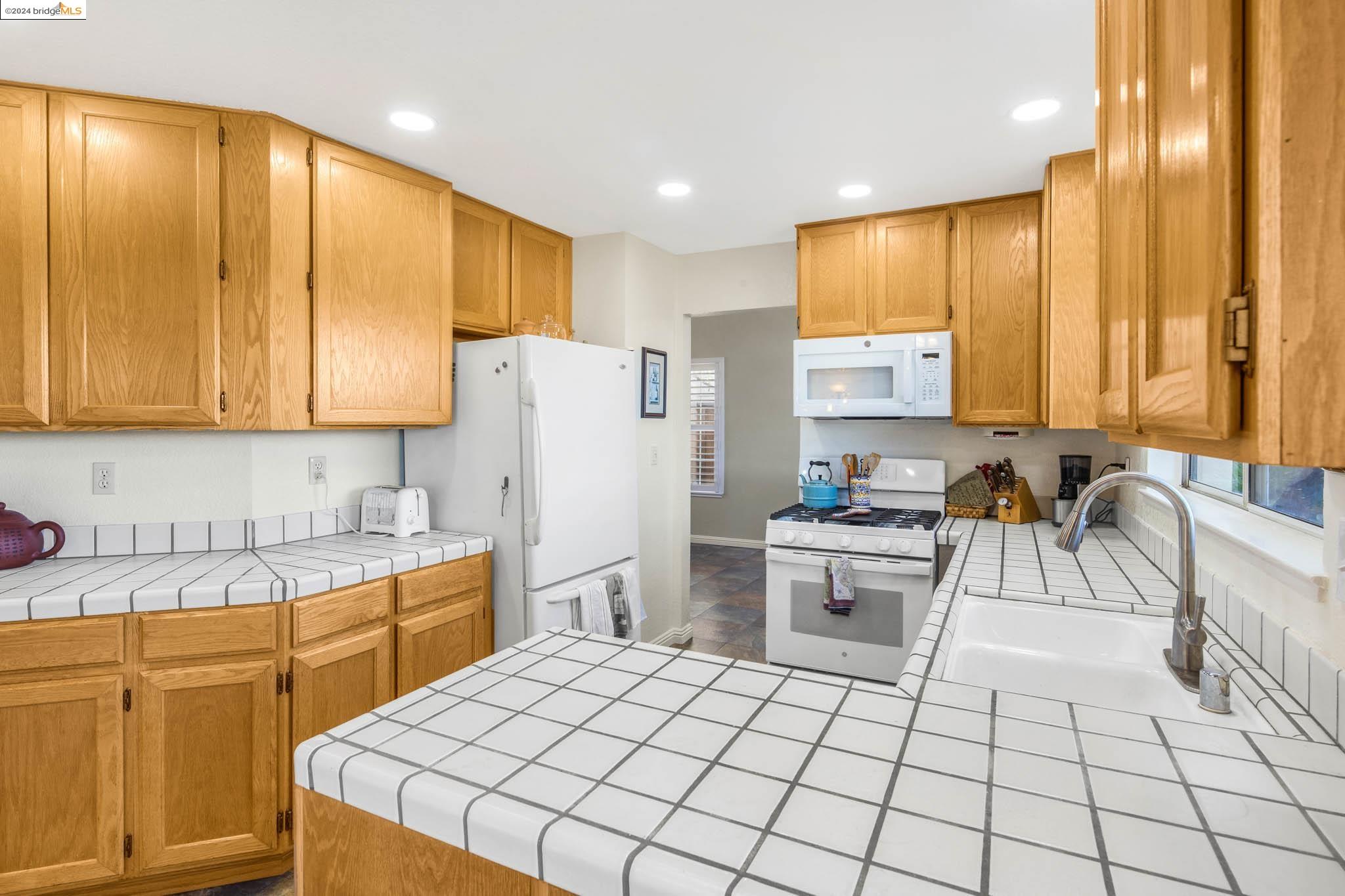964 Stonegate Cir