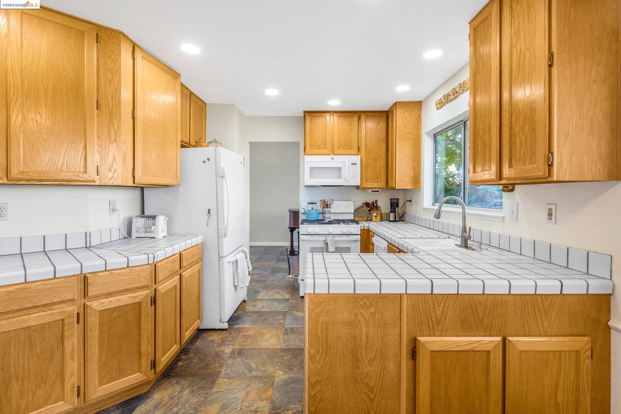964 Stonegate Cir