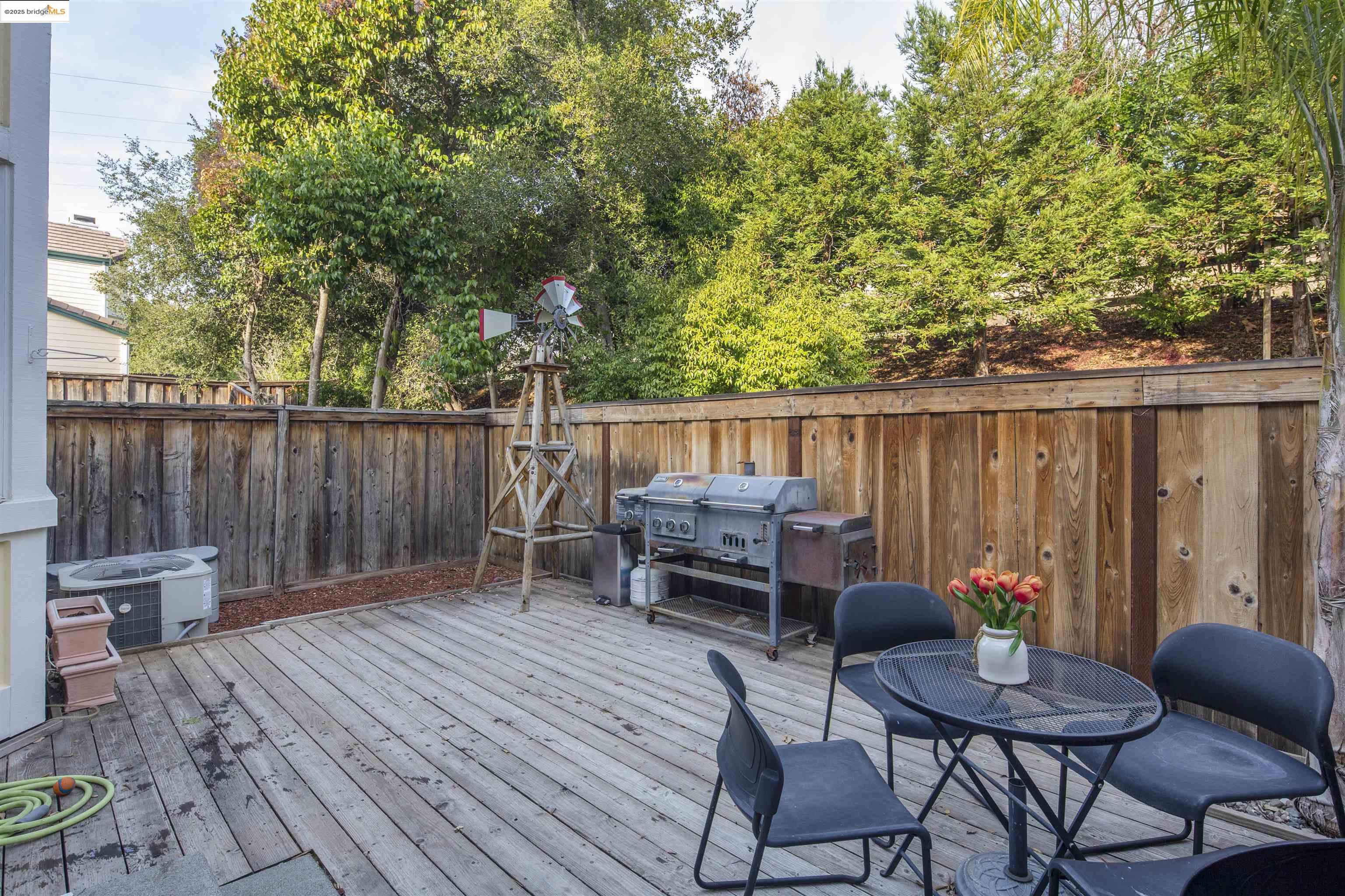 1387 Shell Ln