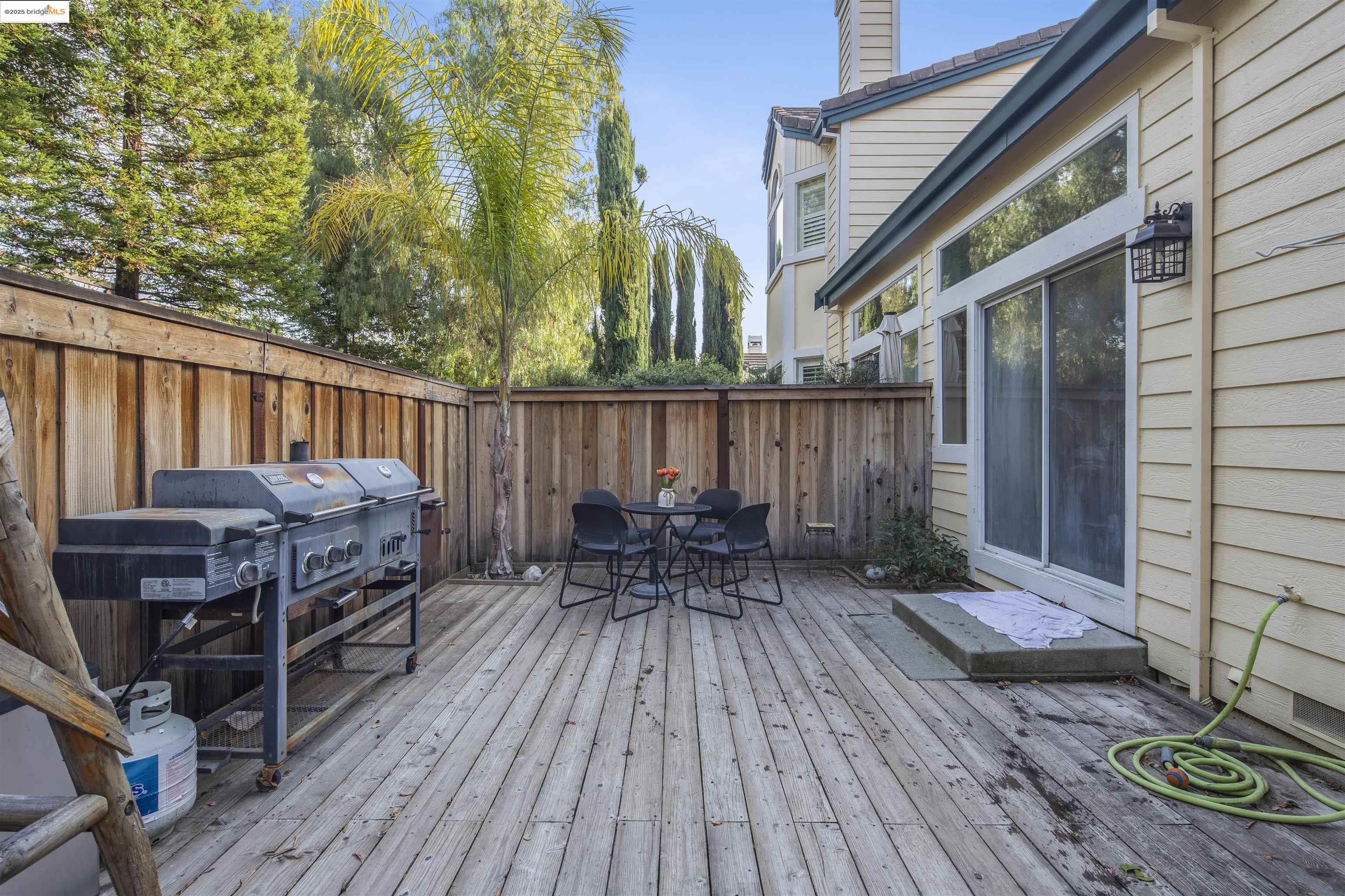 1387 Shell Ln