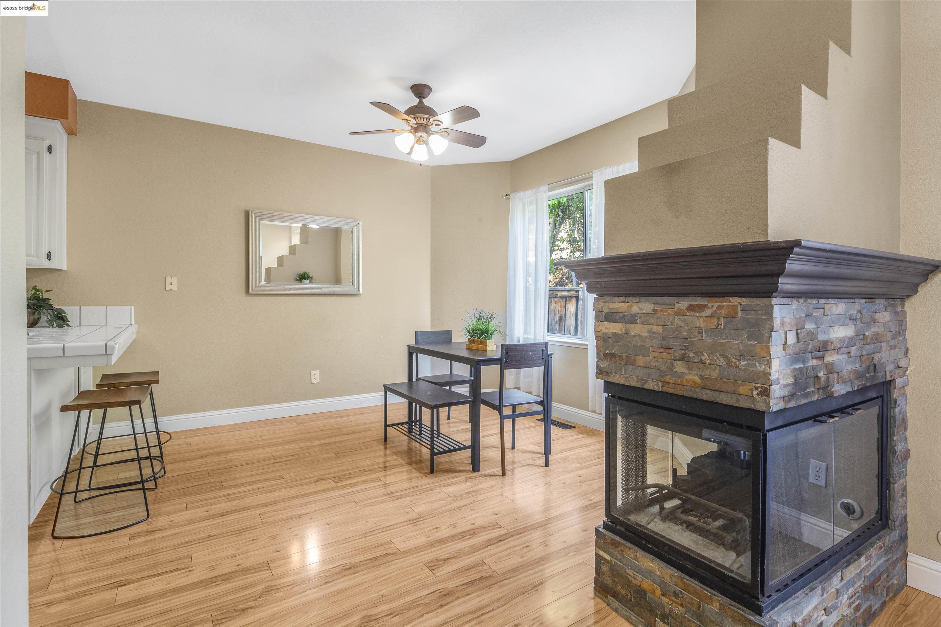 1387 Shell Ln