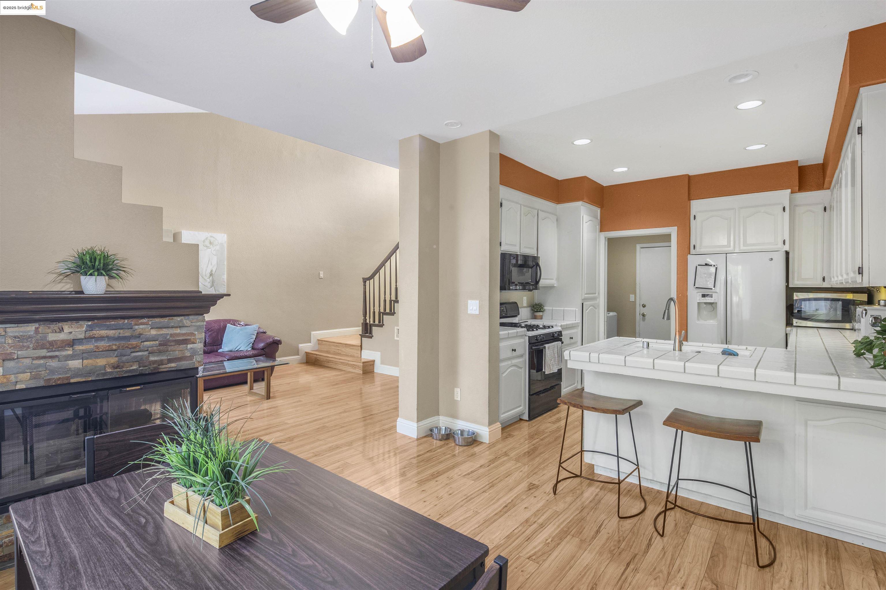 1387 Shell Ln