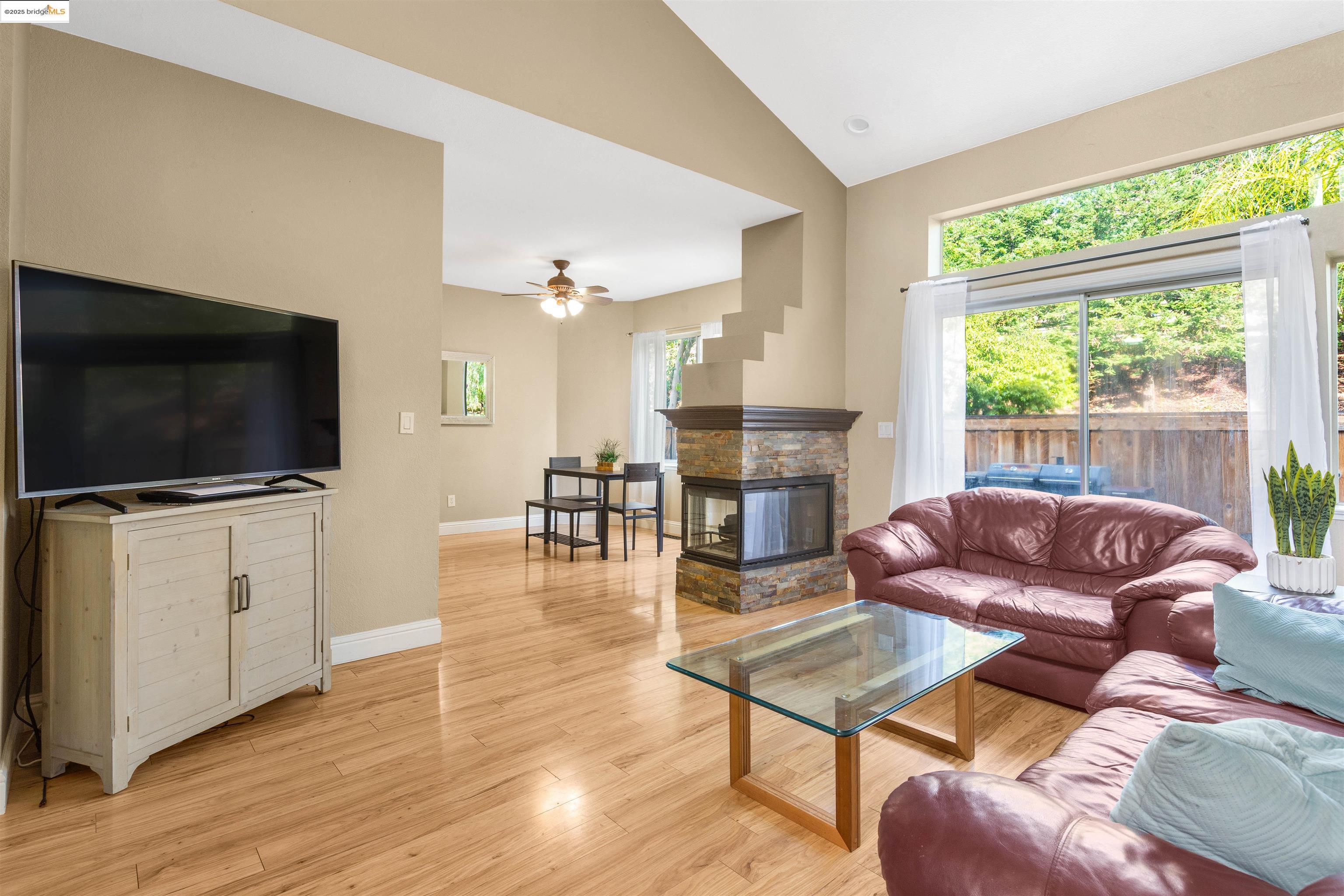 1387 Shell Ln