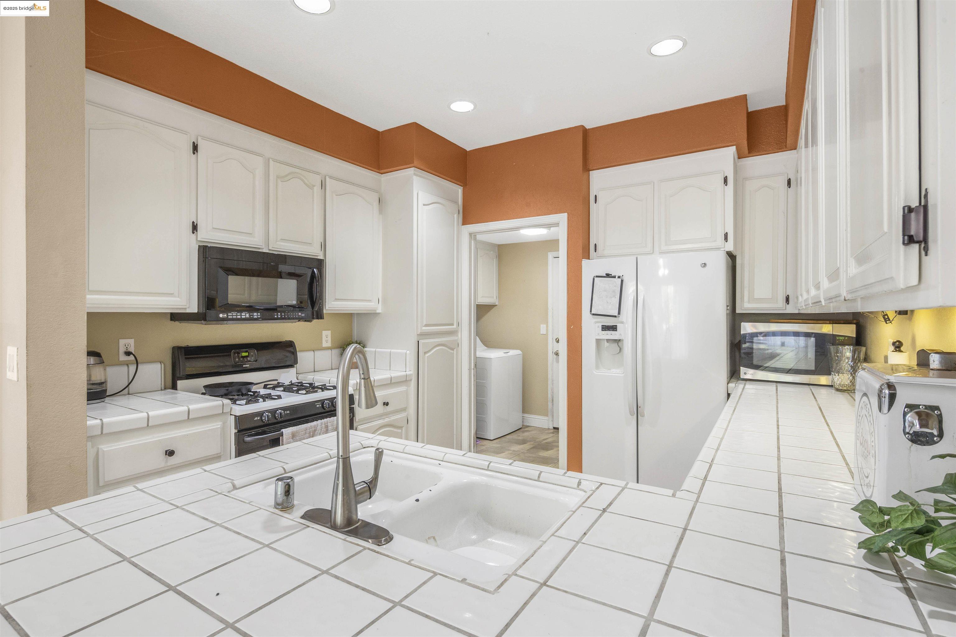 1387 Shell Ln