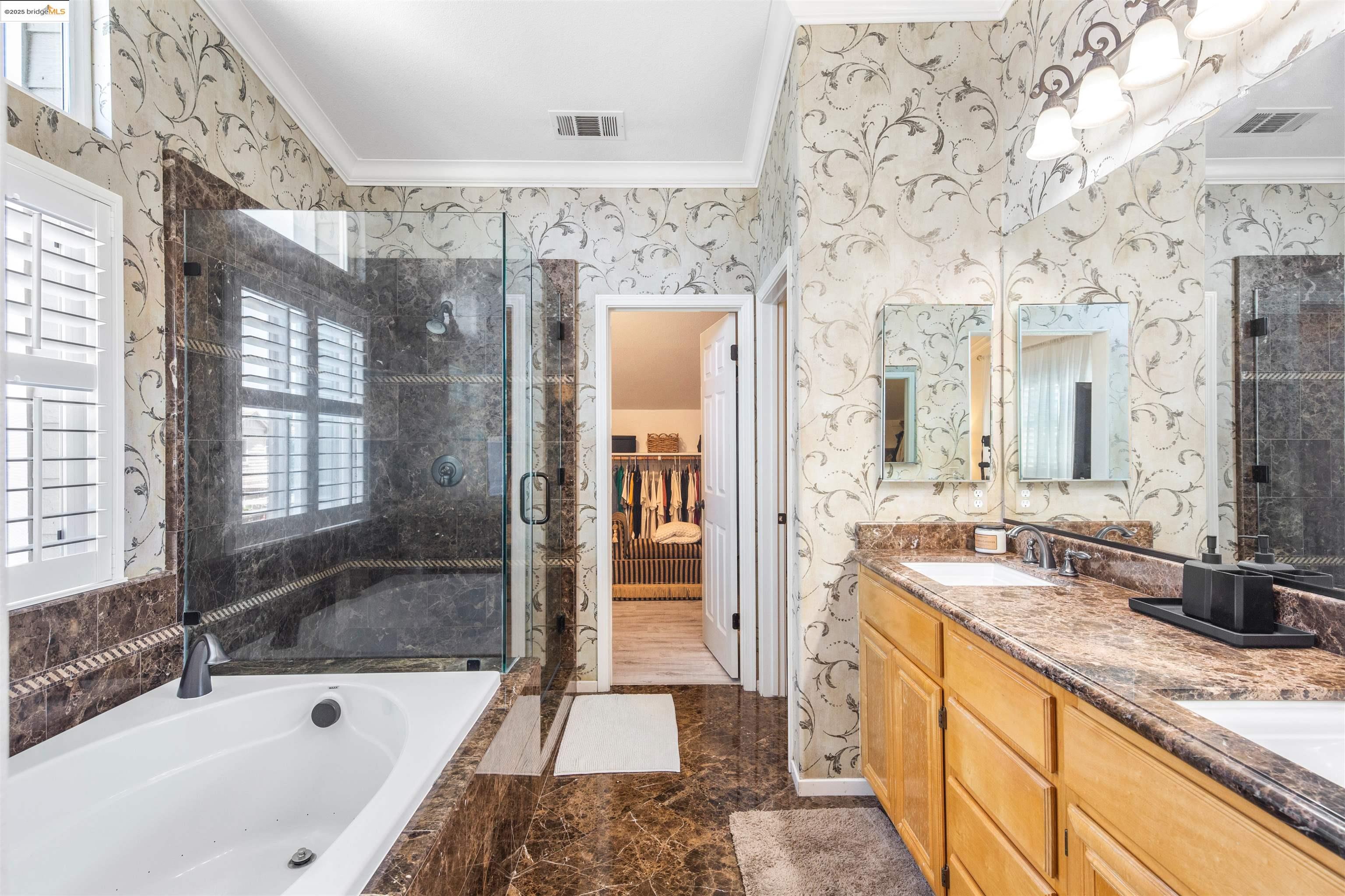 561 Orange Ct