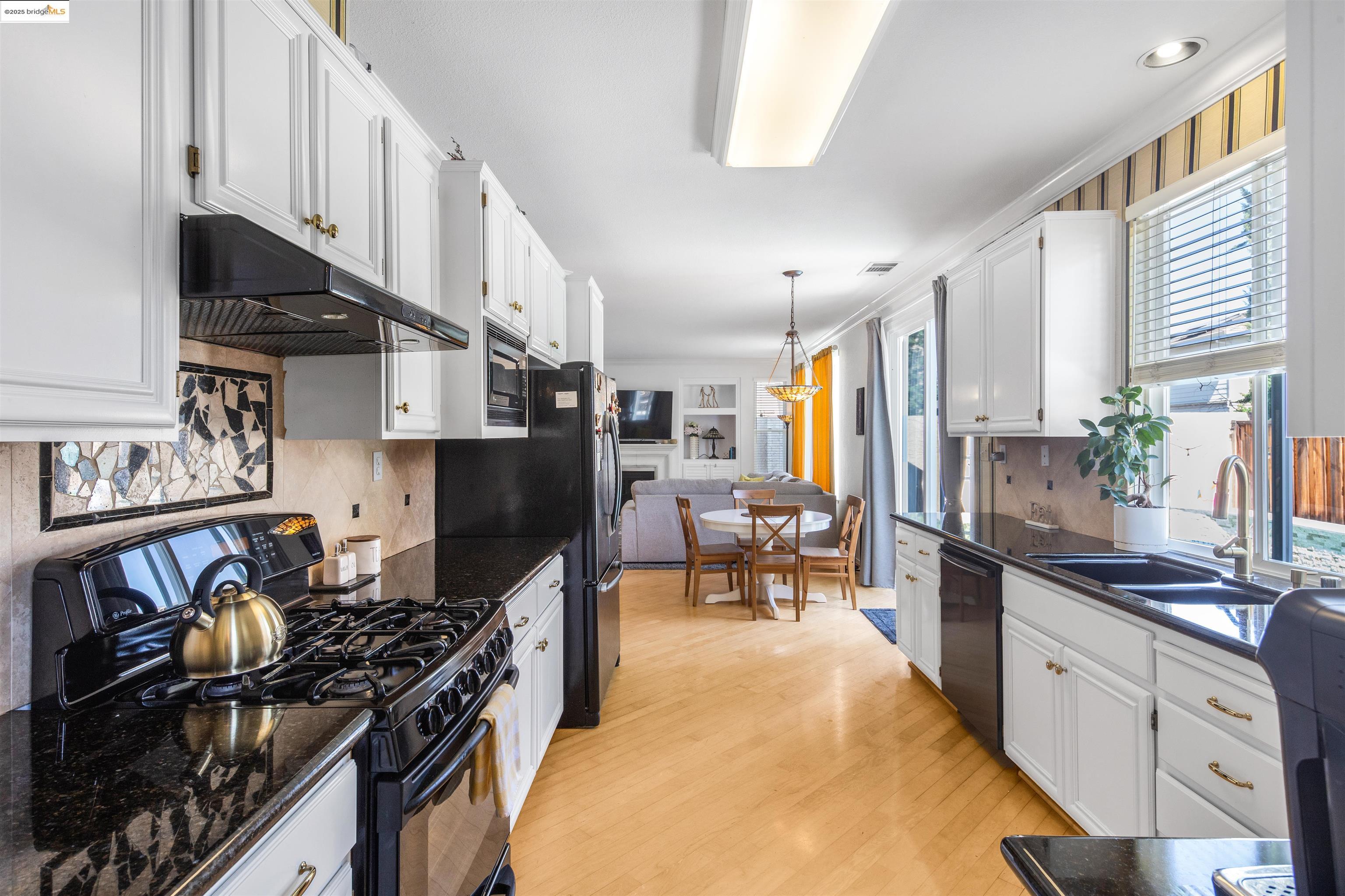 561 Orange Ct