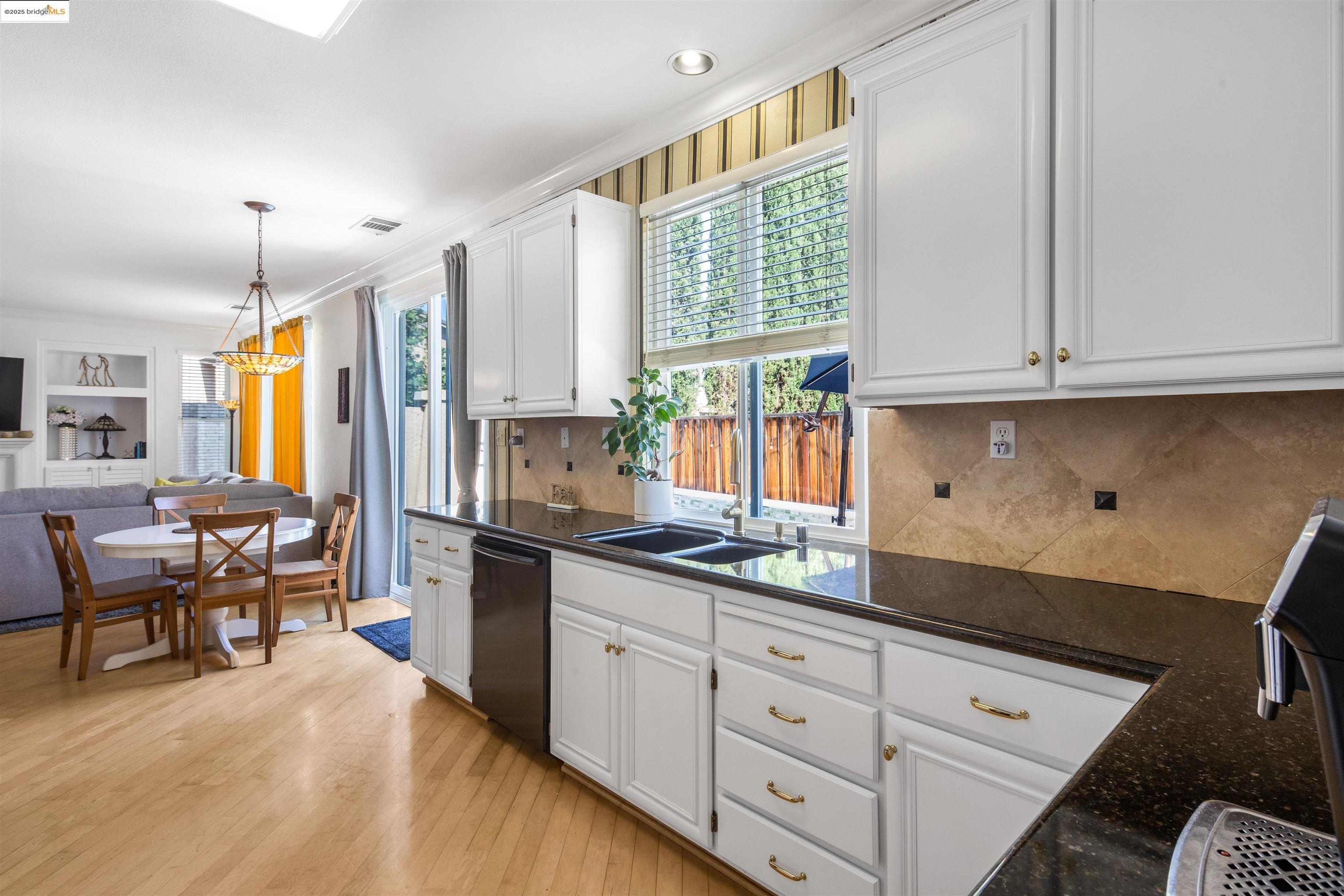 561 Orange Ct