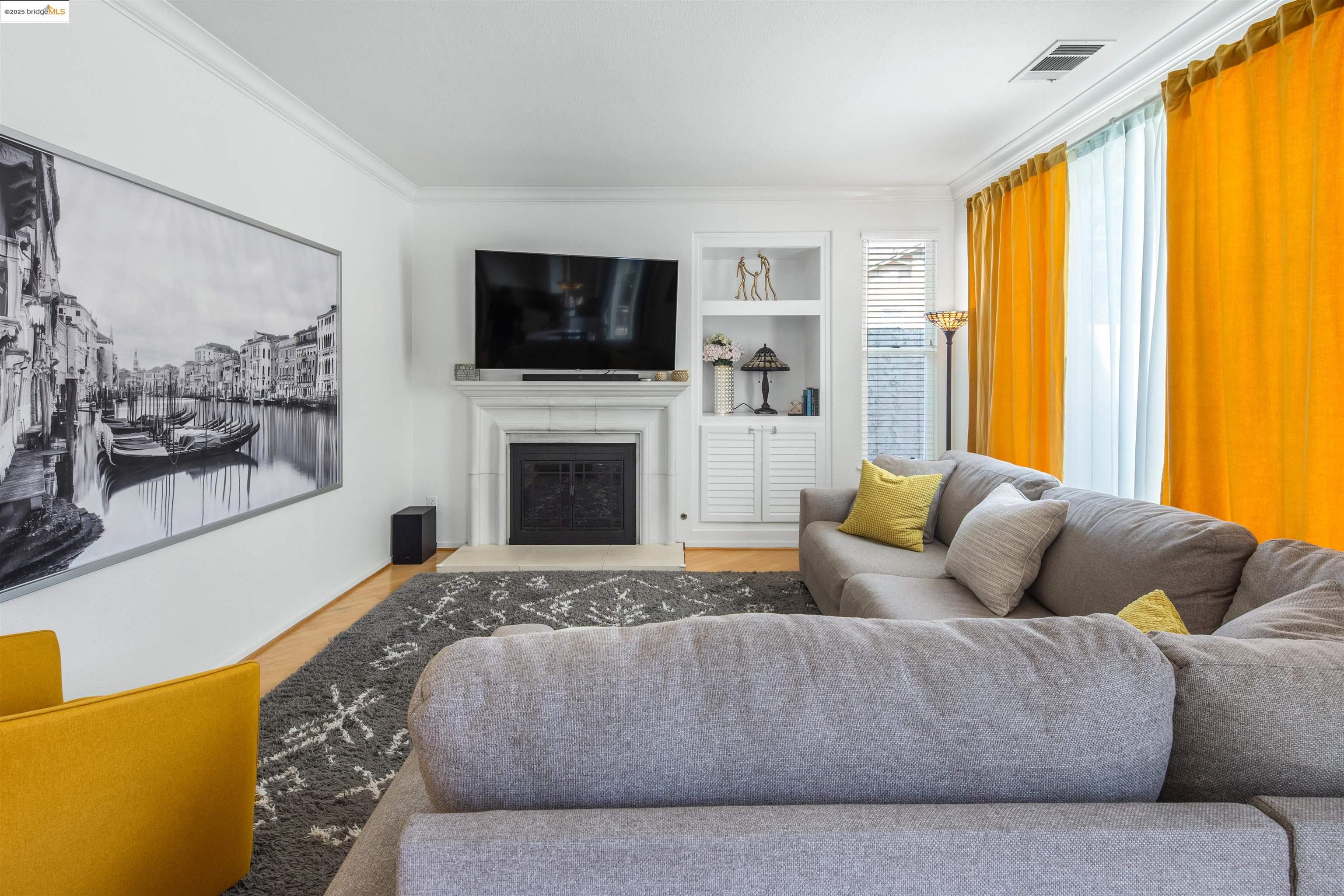 561 Orange Ct