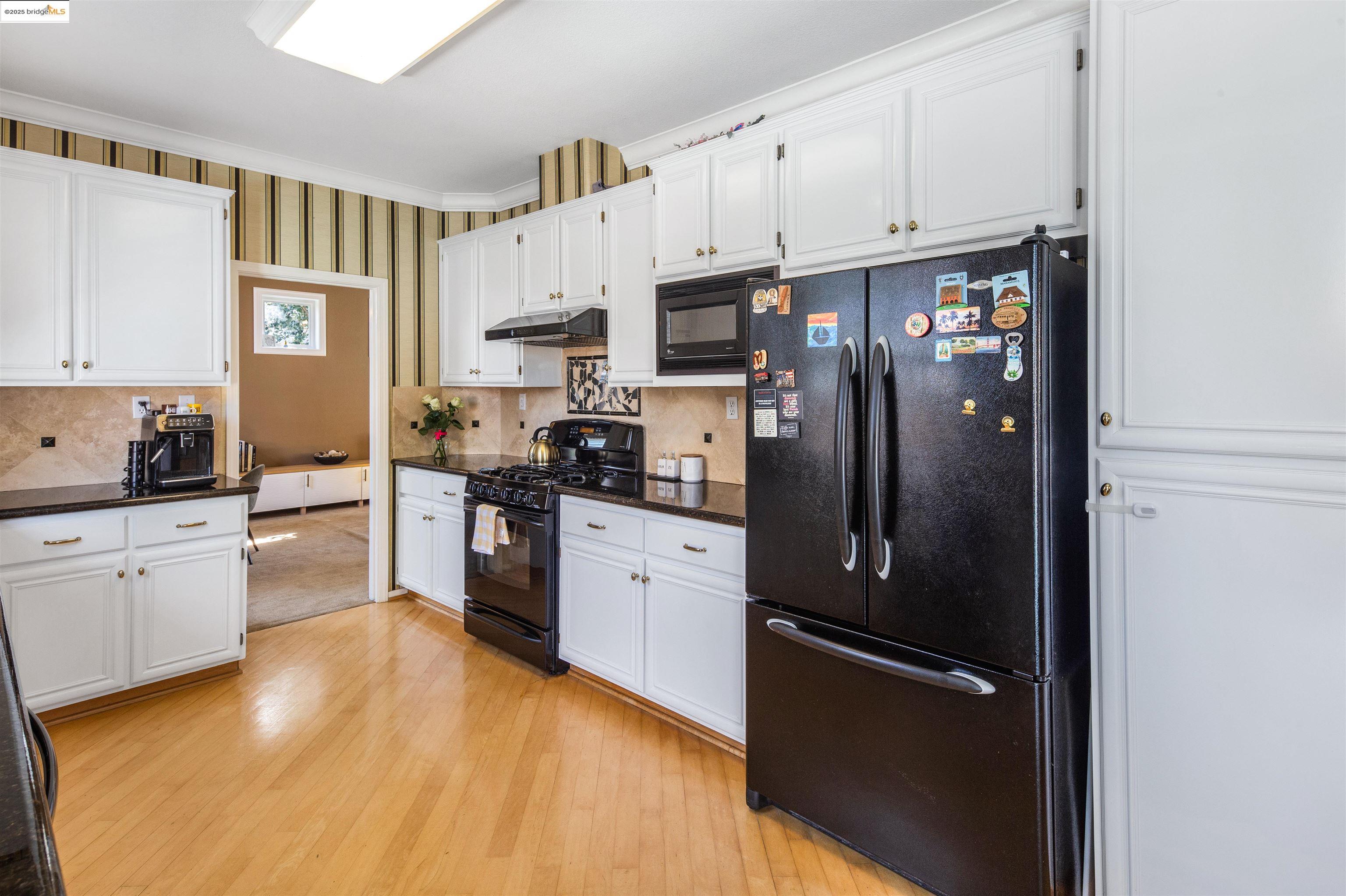 561 Orange Ct