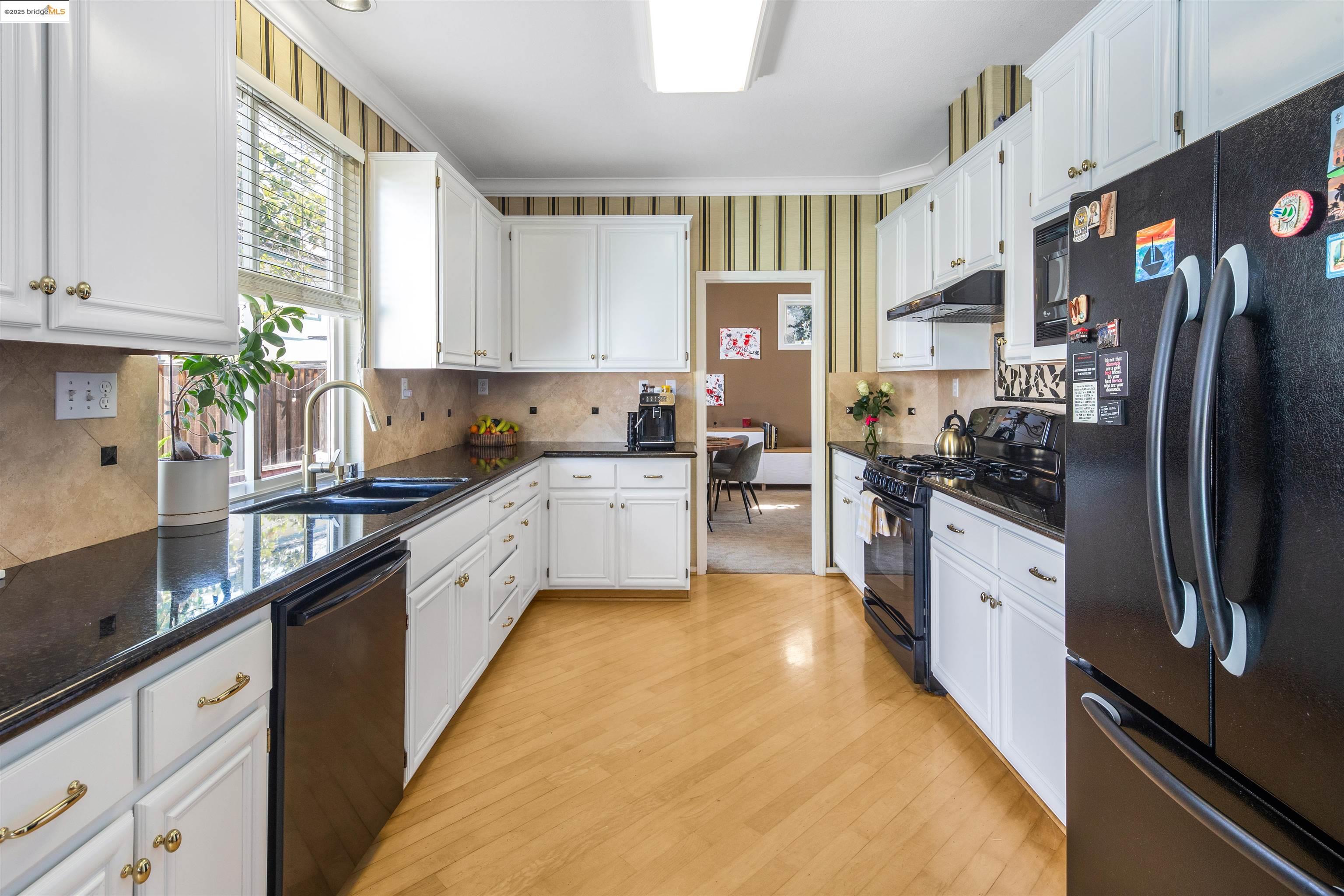 561 Orange Ct