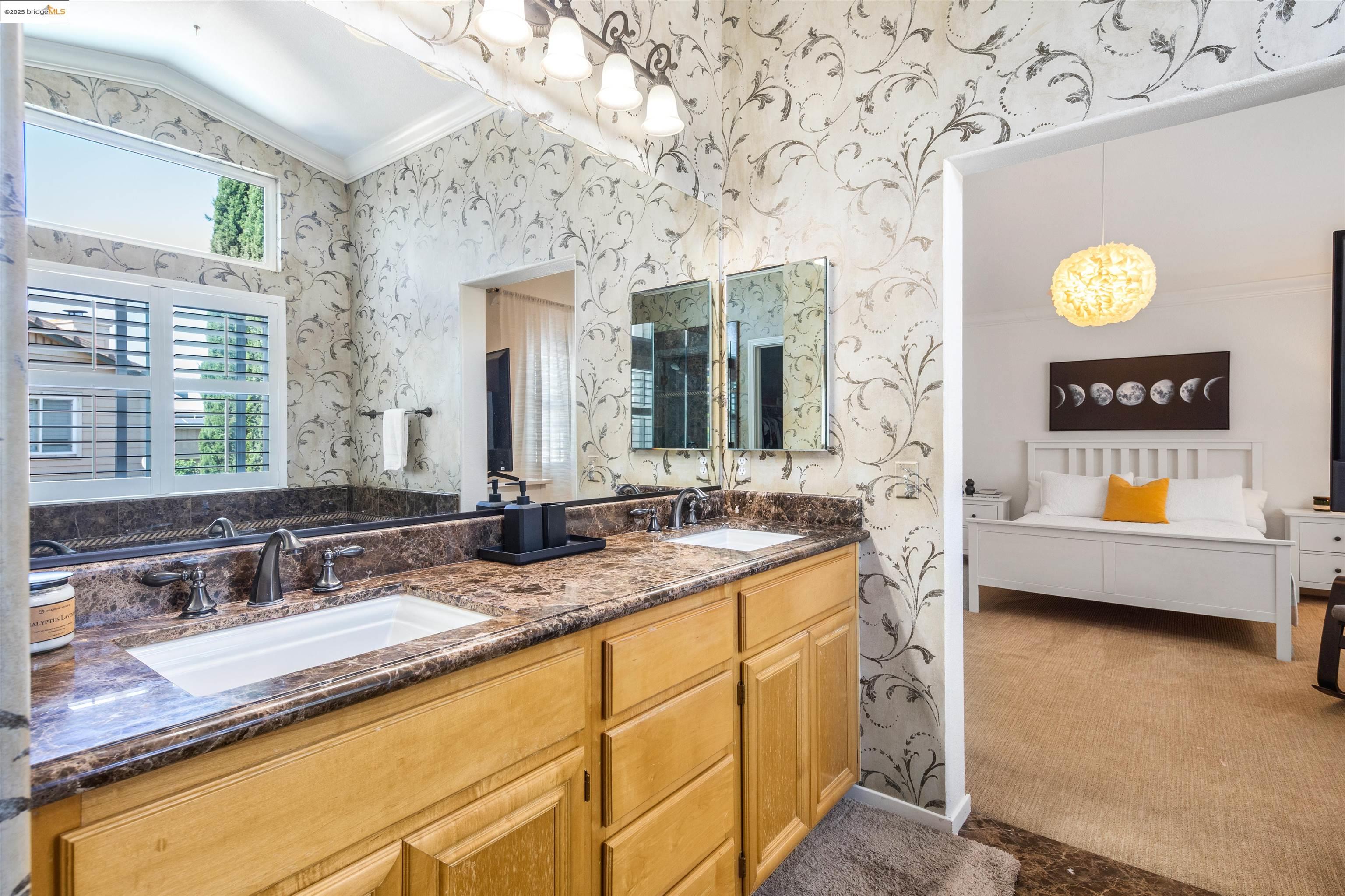 561 Orange Ct