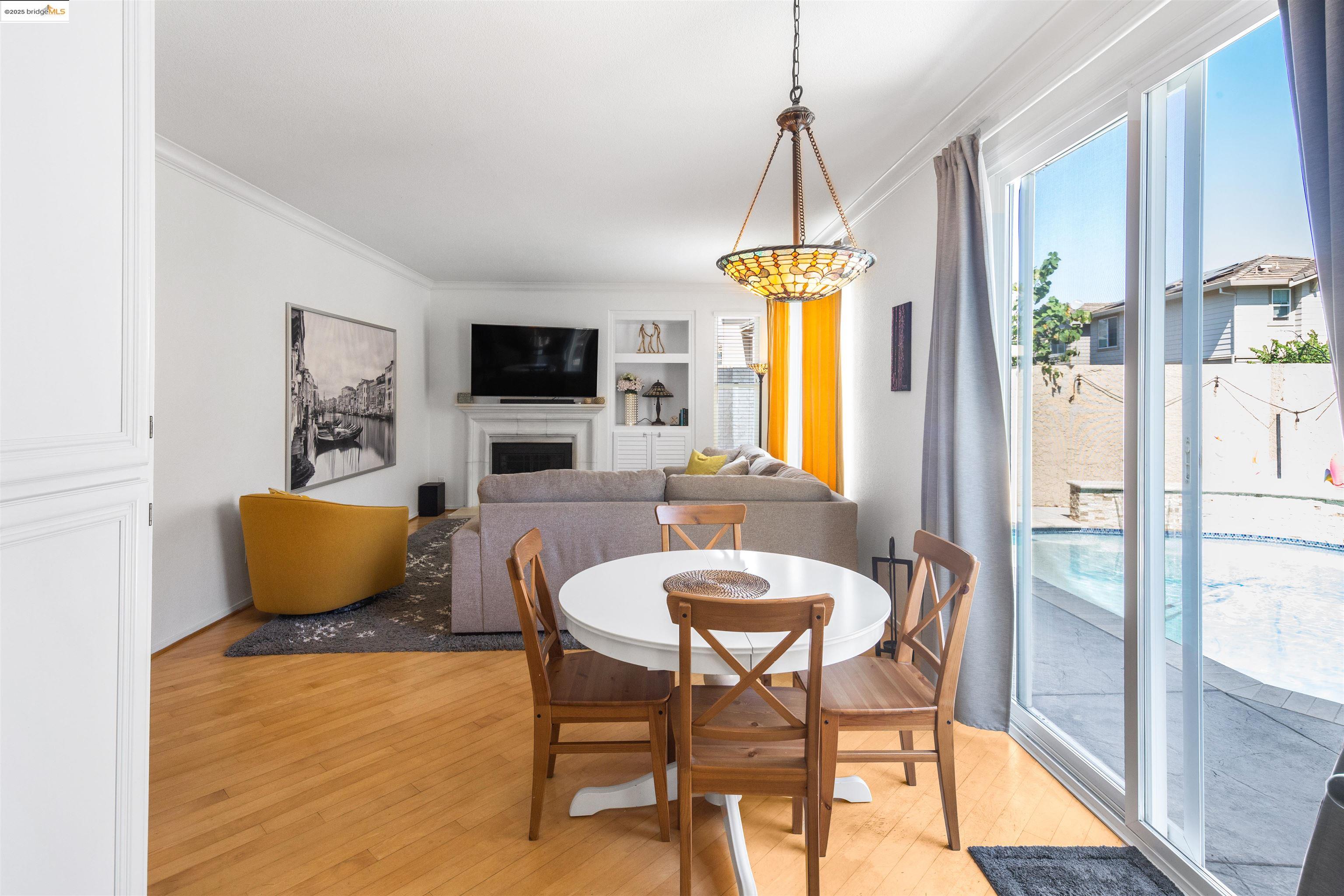 561 Orange Ct