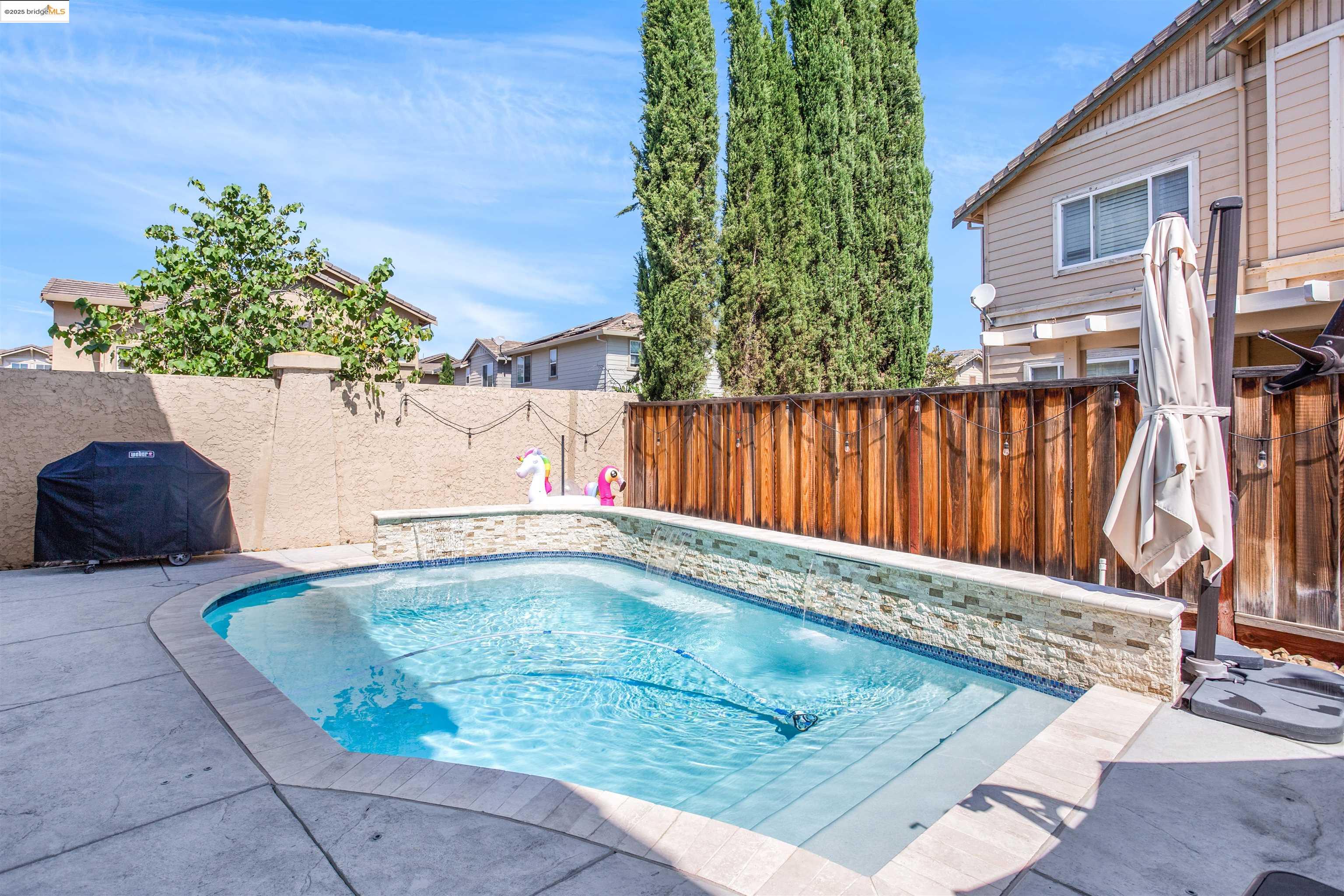 561 Orange Ct