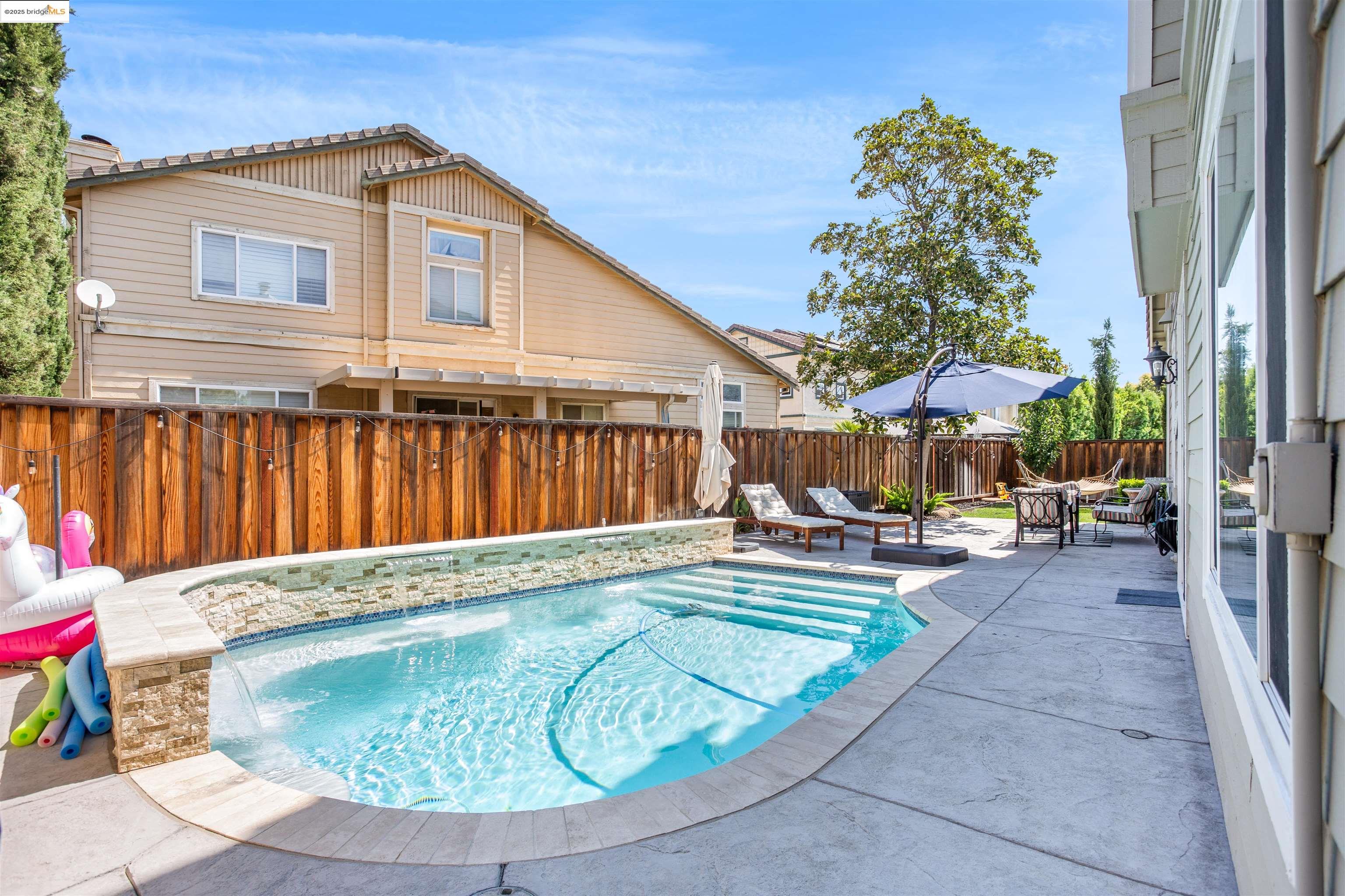 561 Orange Ct