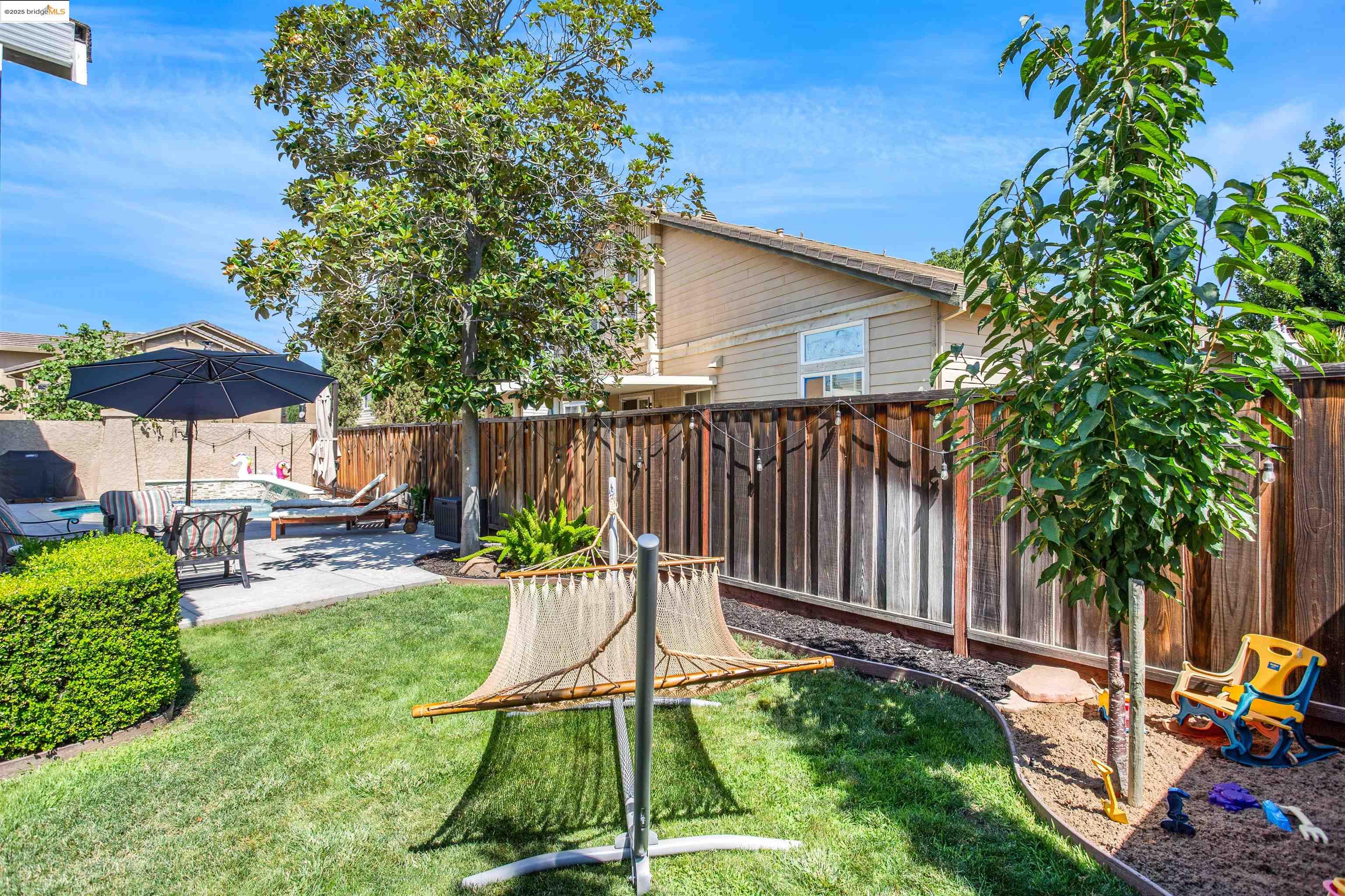561 Orange Ct