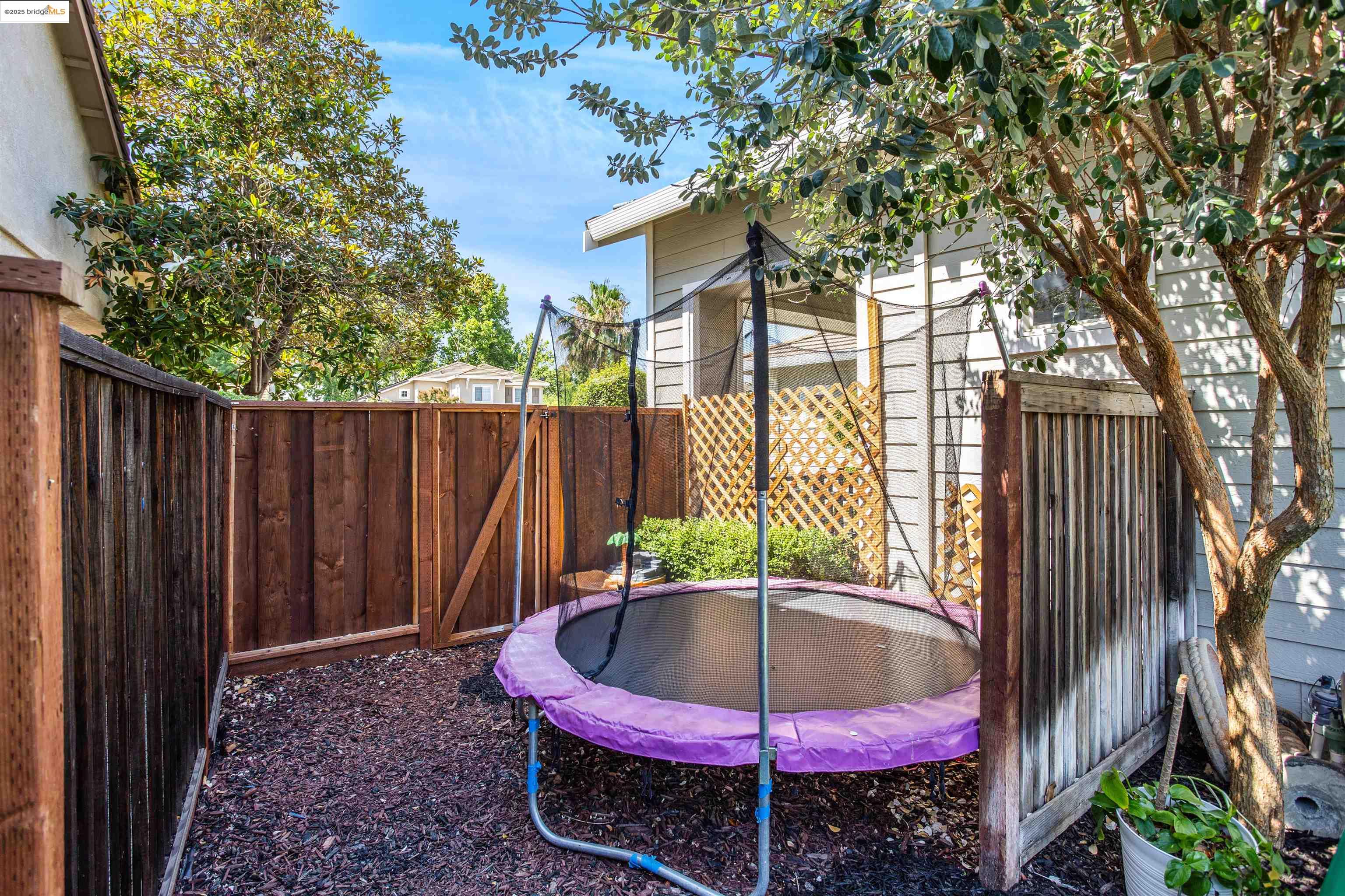 561 Orange Ct