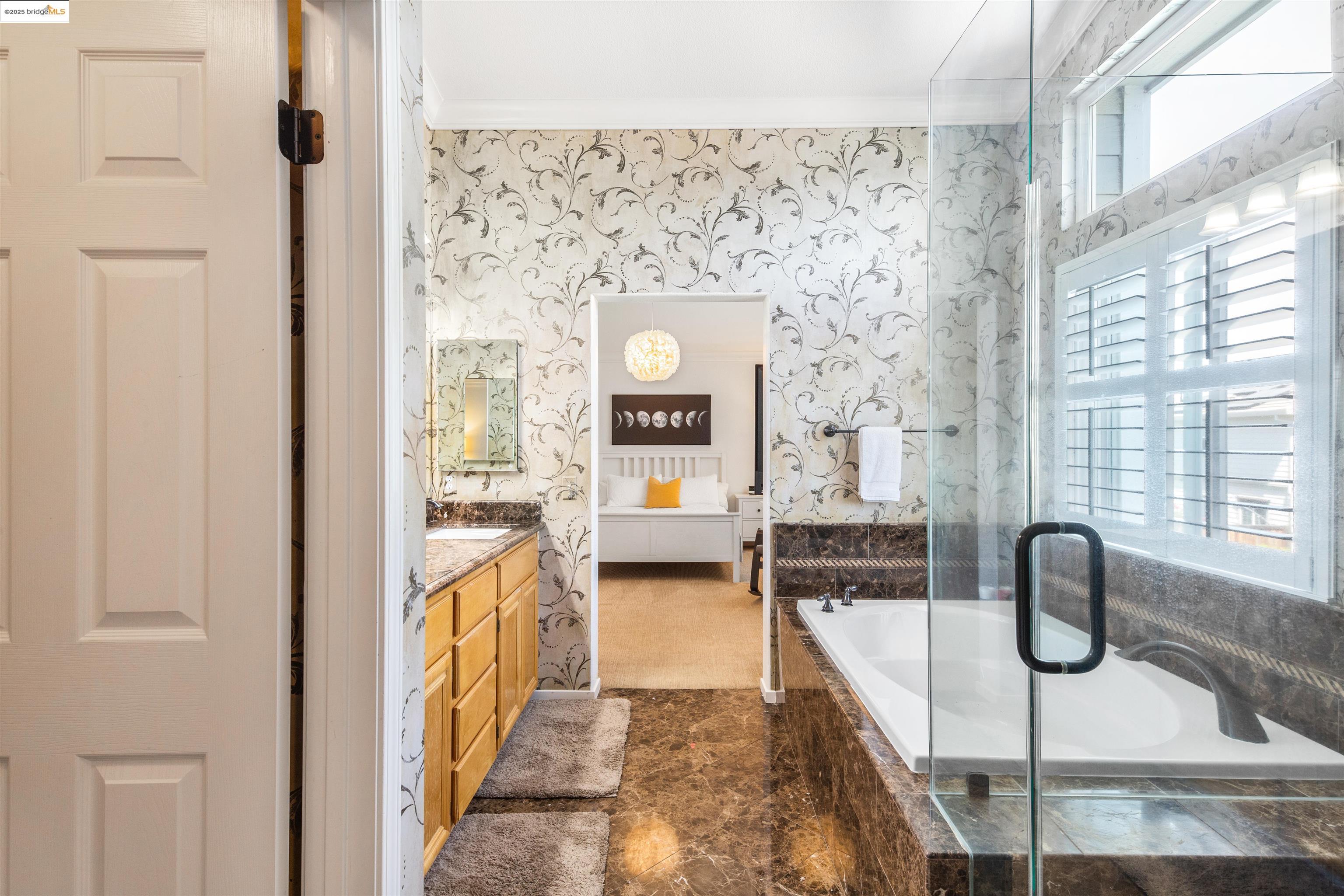 561 Orange Ct