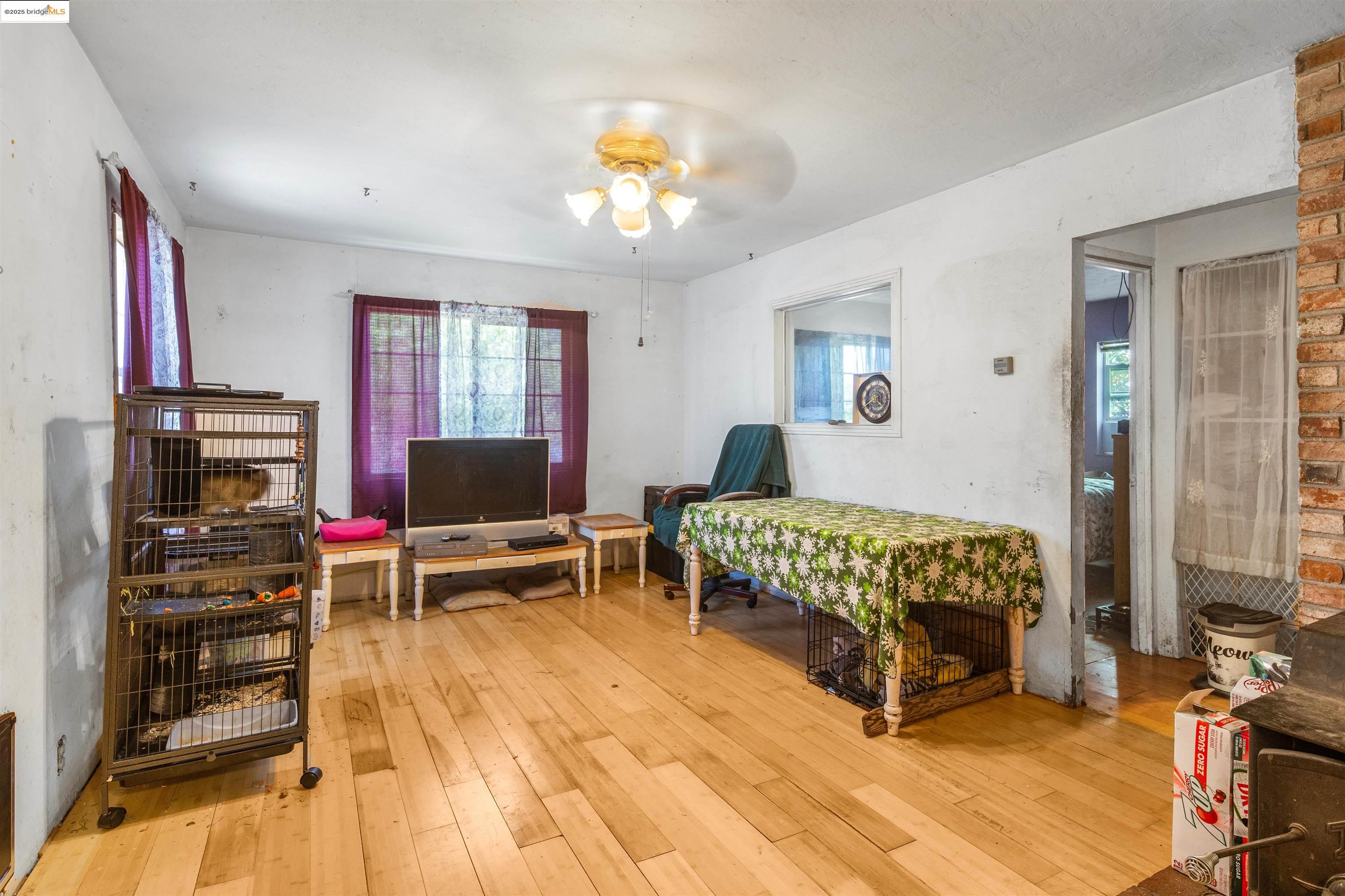 832 W 11Th St
