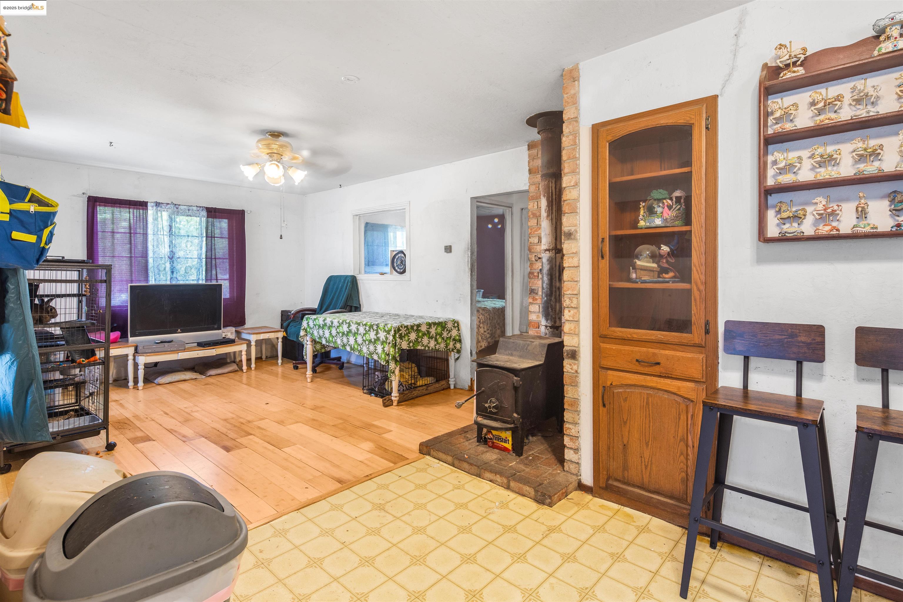 832 W 11Th St