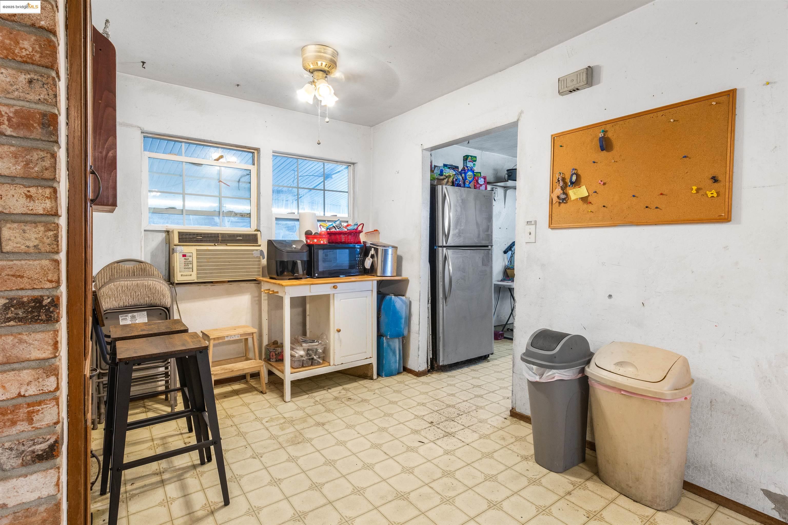 832 W 11Th St