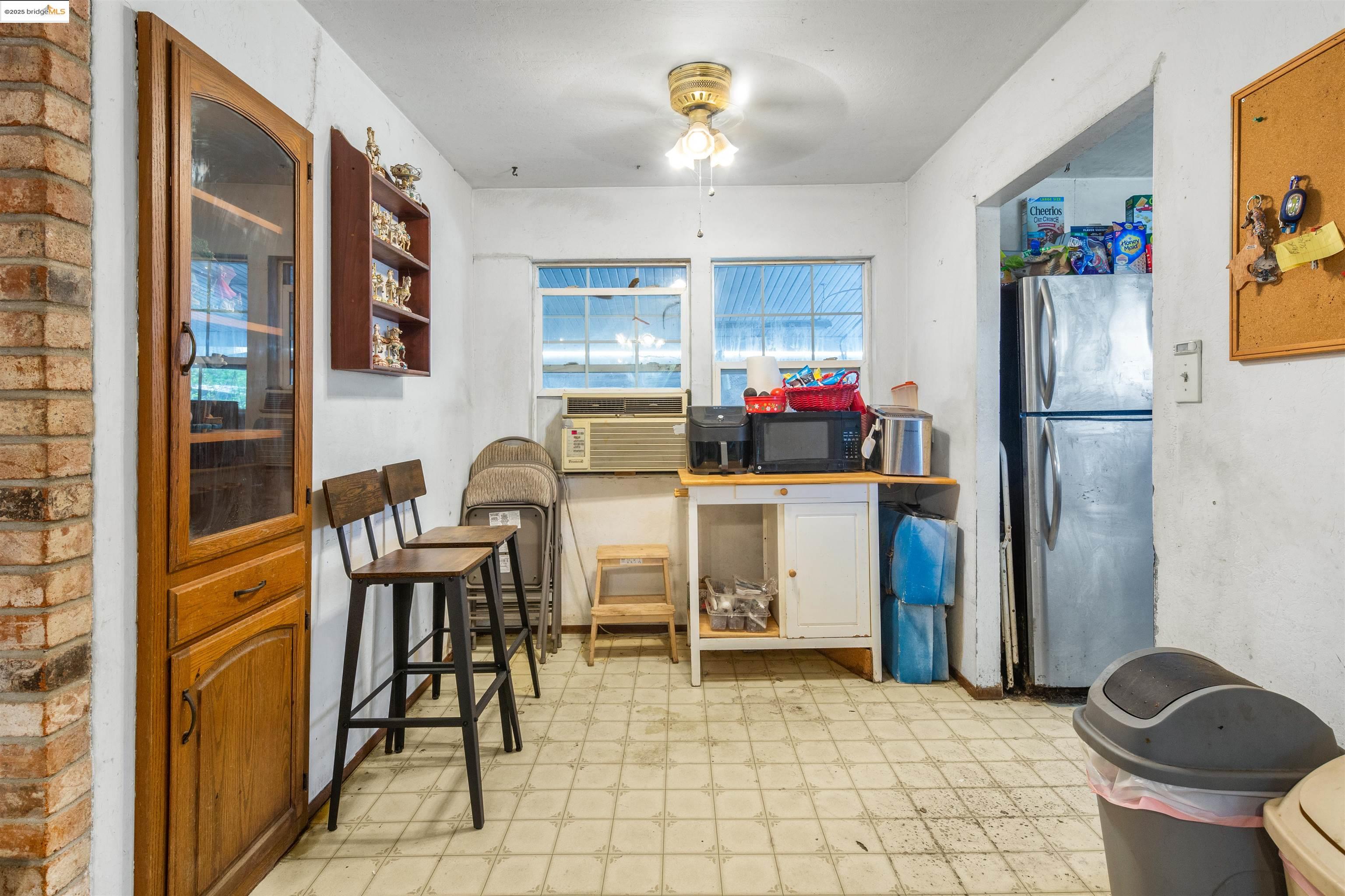 832 W 11Th St