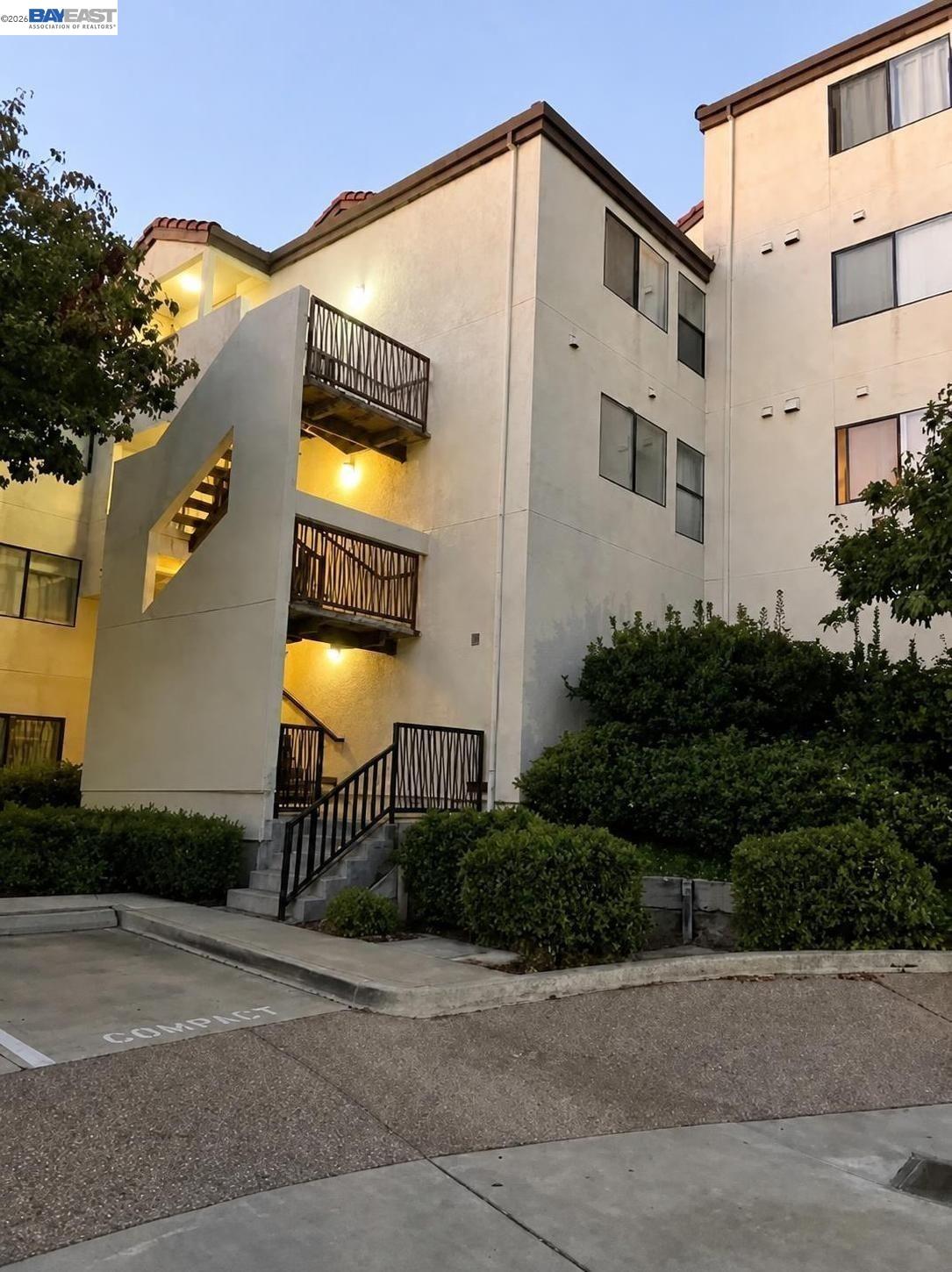 21239 GARY DRIVE # 512E