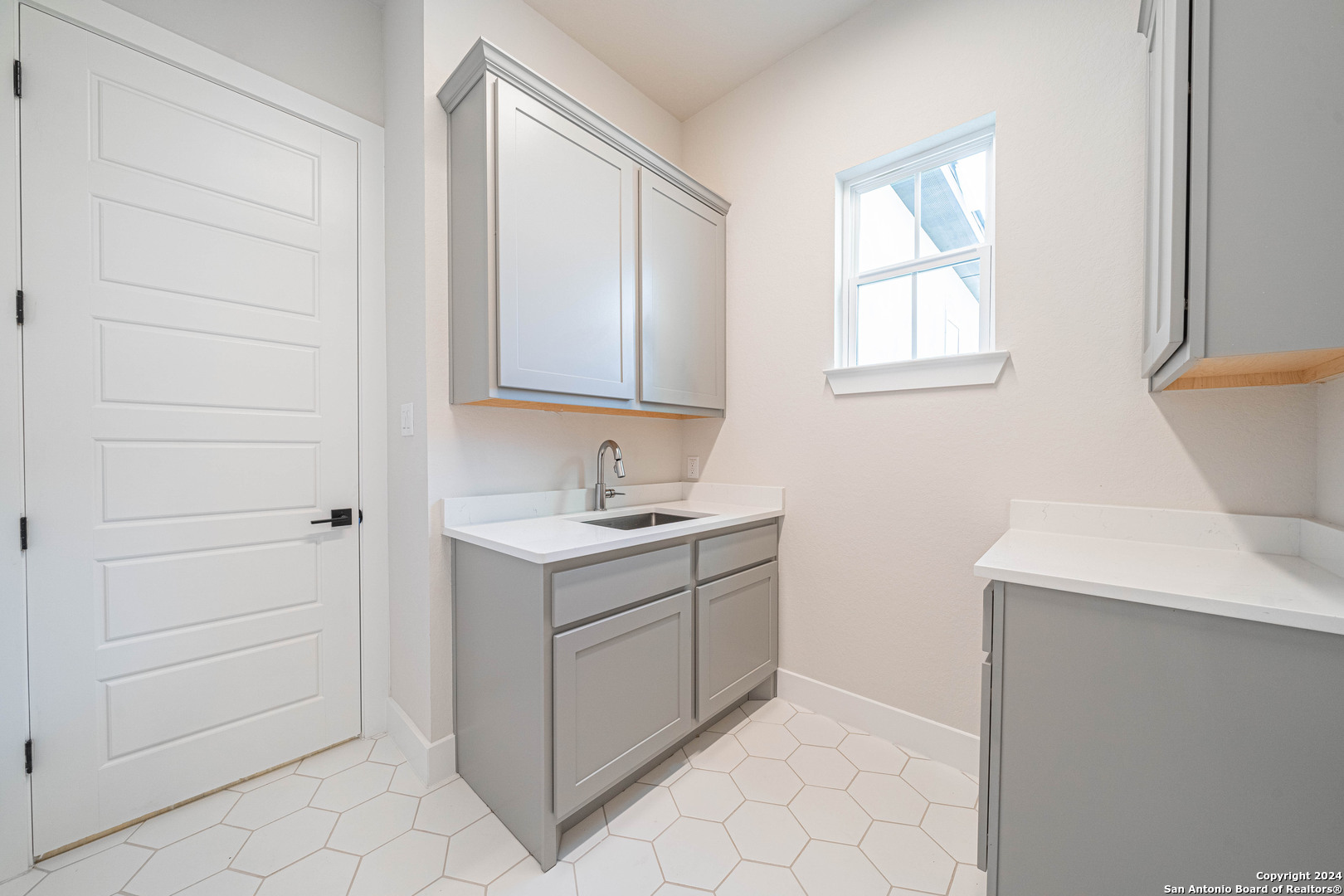 235 Venado Oaks