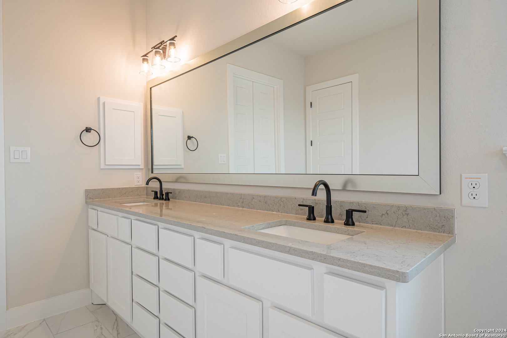 235 Venado Oaks