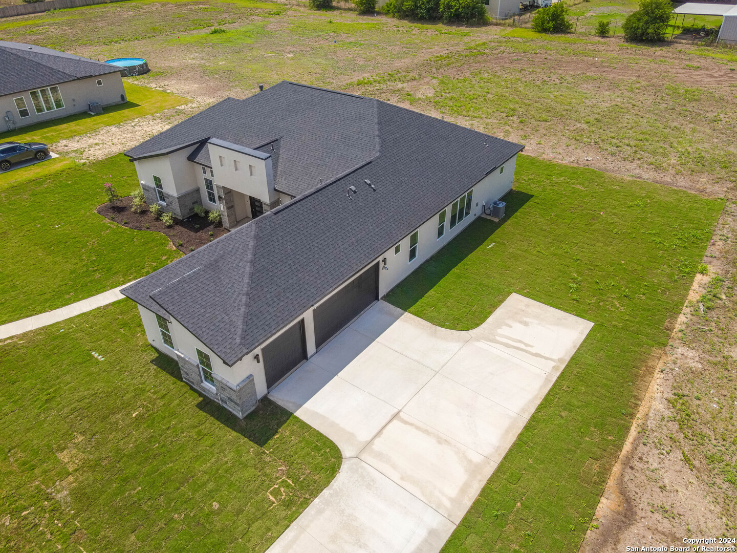 235 Venado Oaks