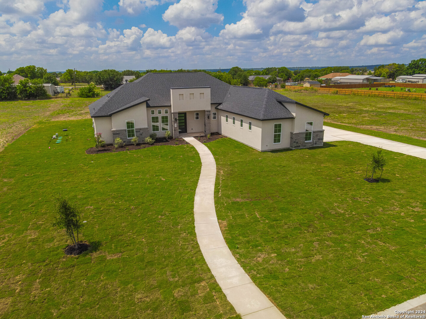 235 Venado Oaks