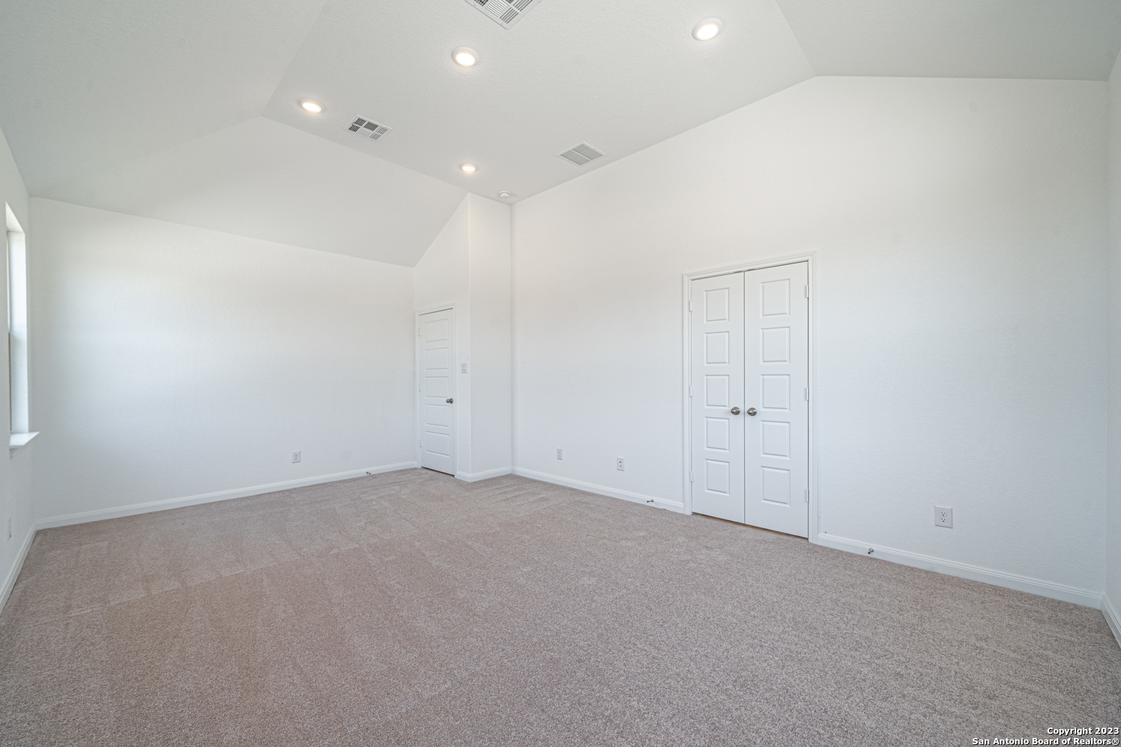 2415 Sueno Point