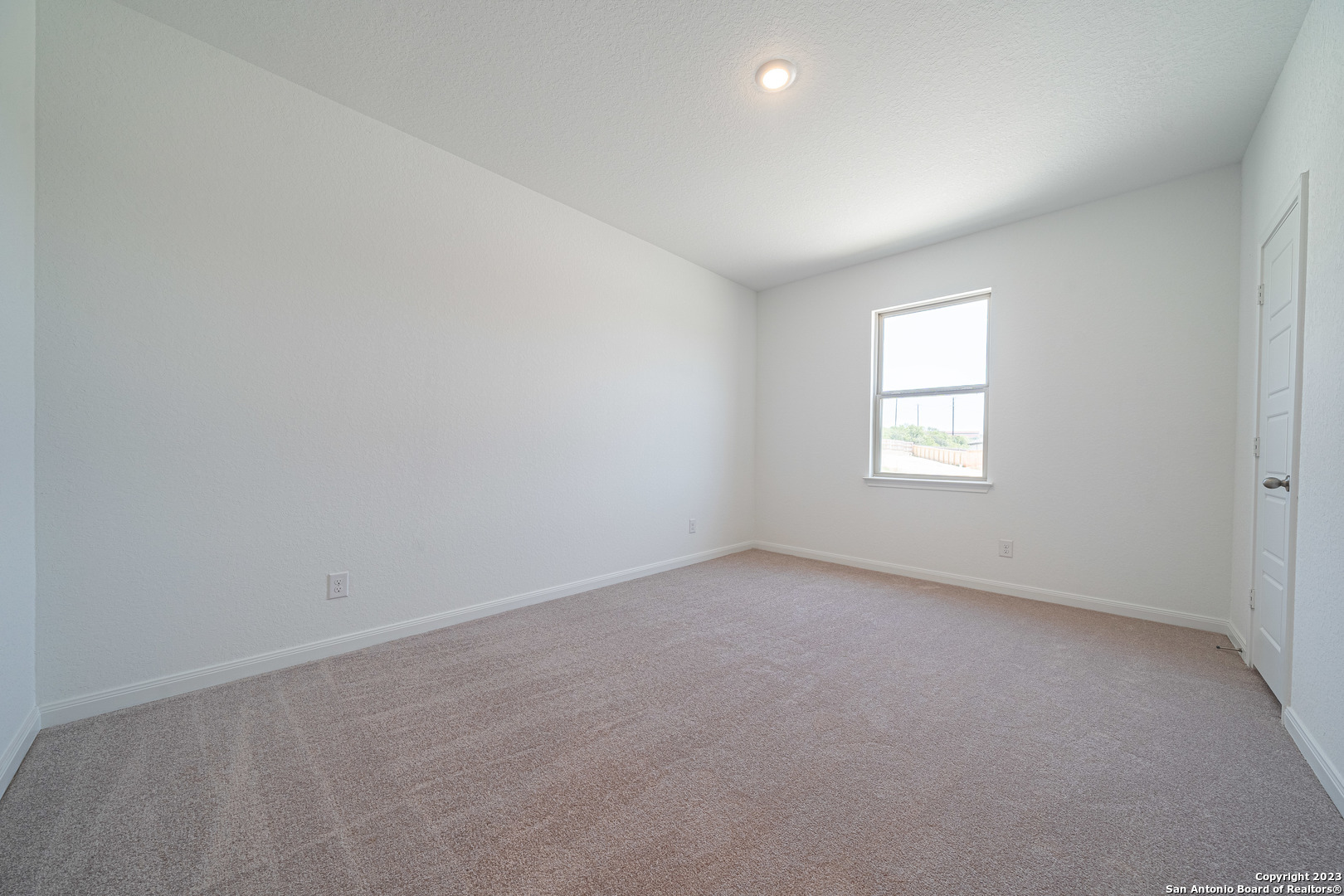 2415 Sueno Point