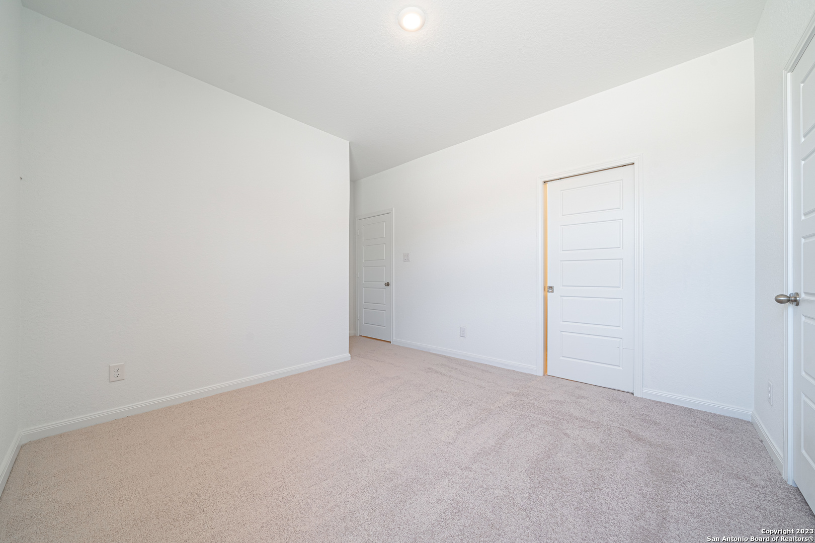 2415 Sueno Point