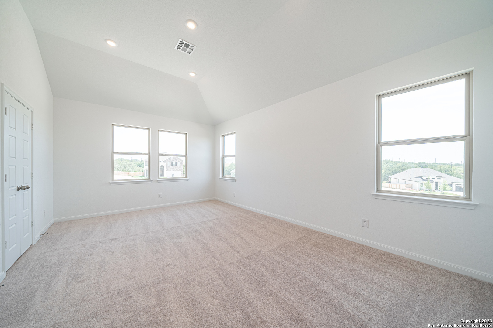 2415 Sueno Point