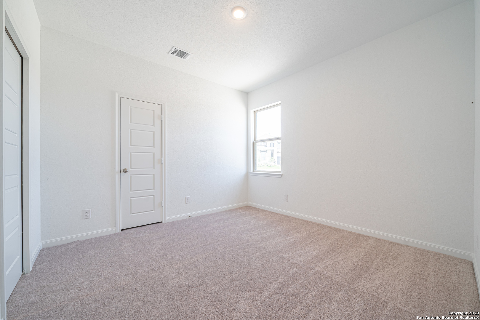 2415 Sueno Point