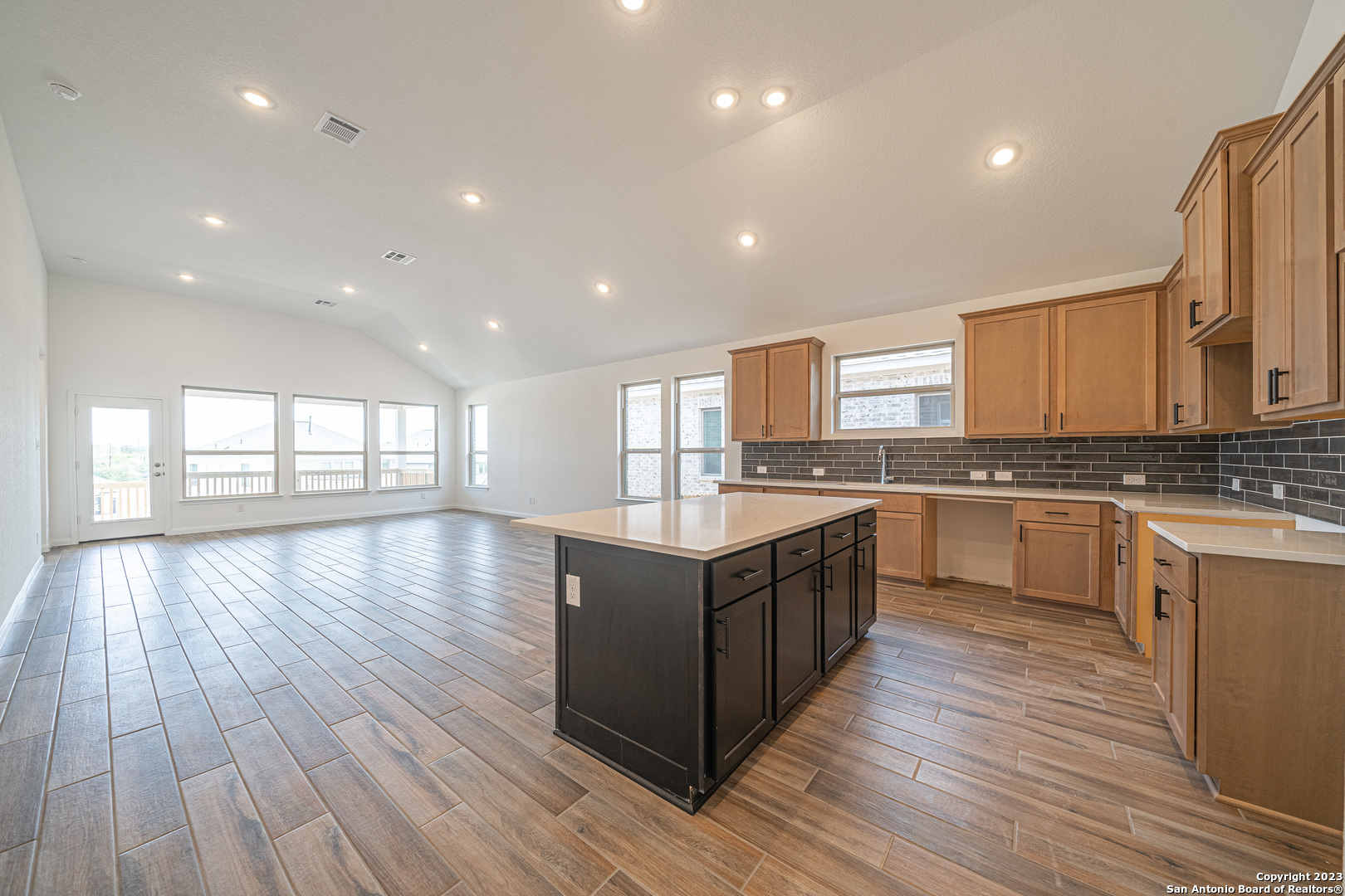 2415 Sueno Point