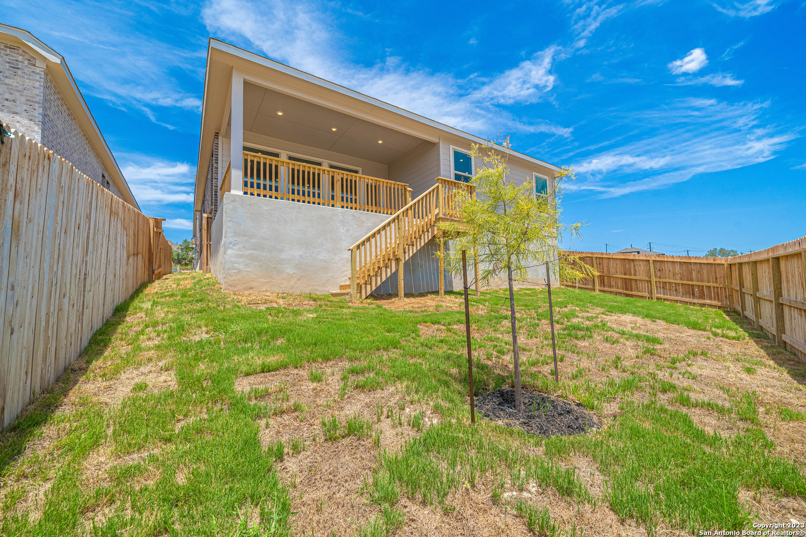 2415 Sueno Point