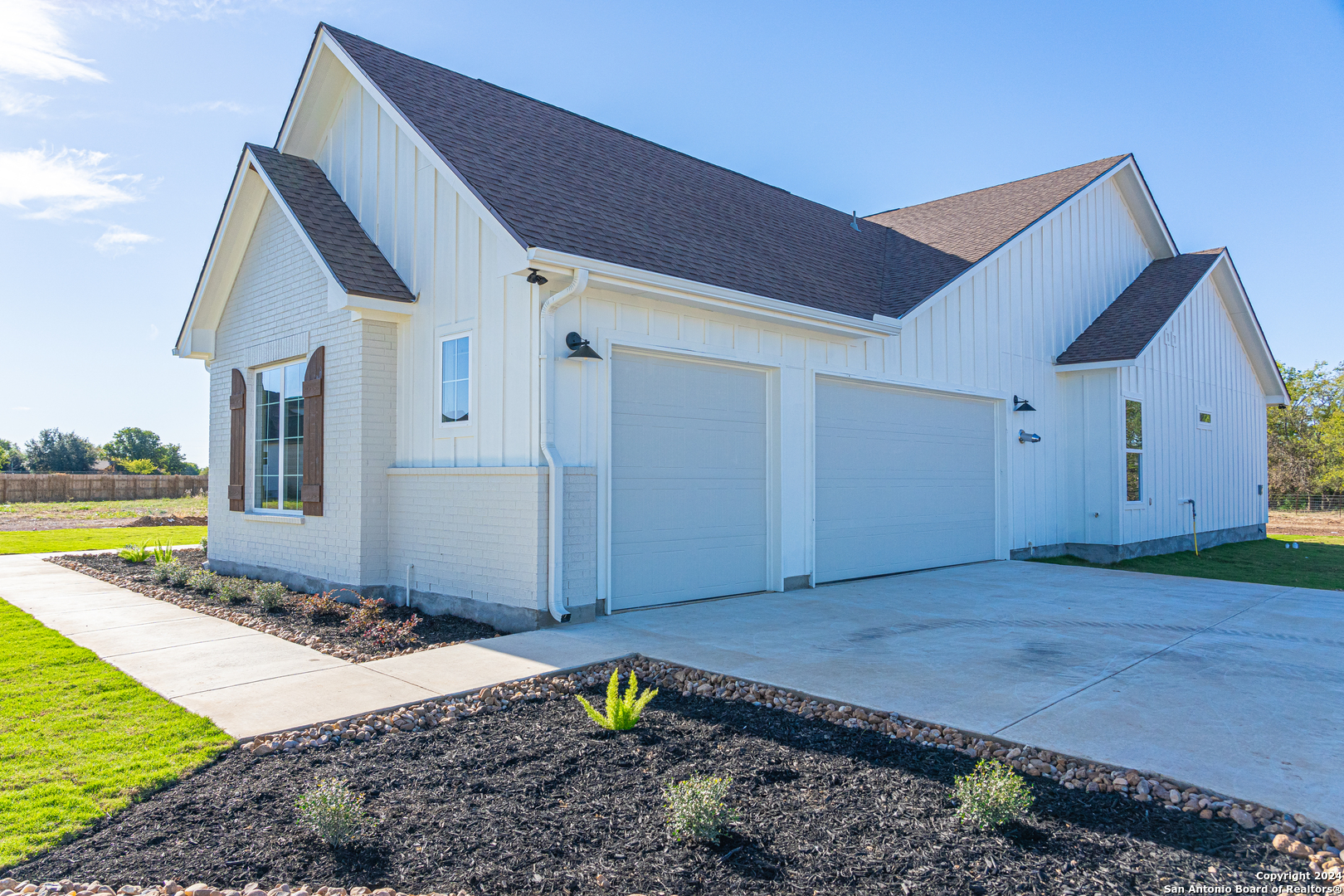 311 Venado Oaks