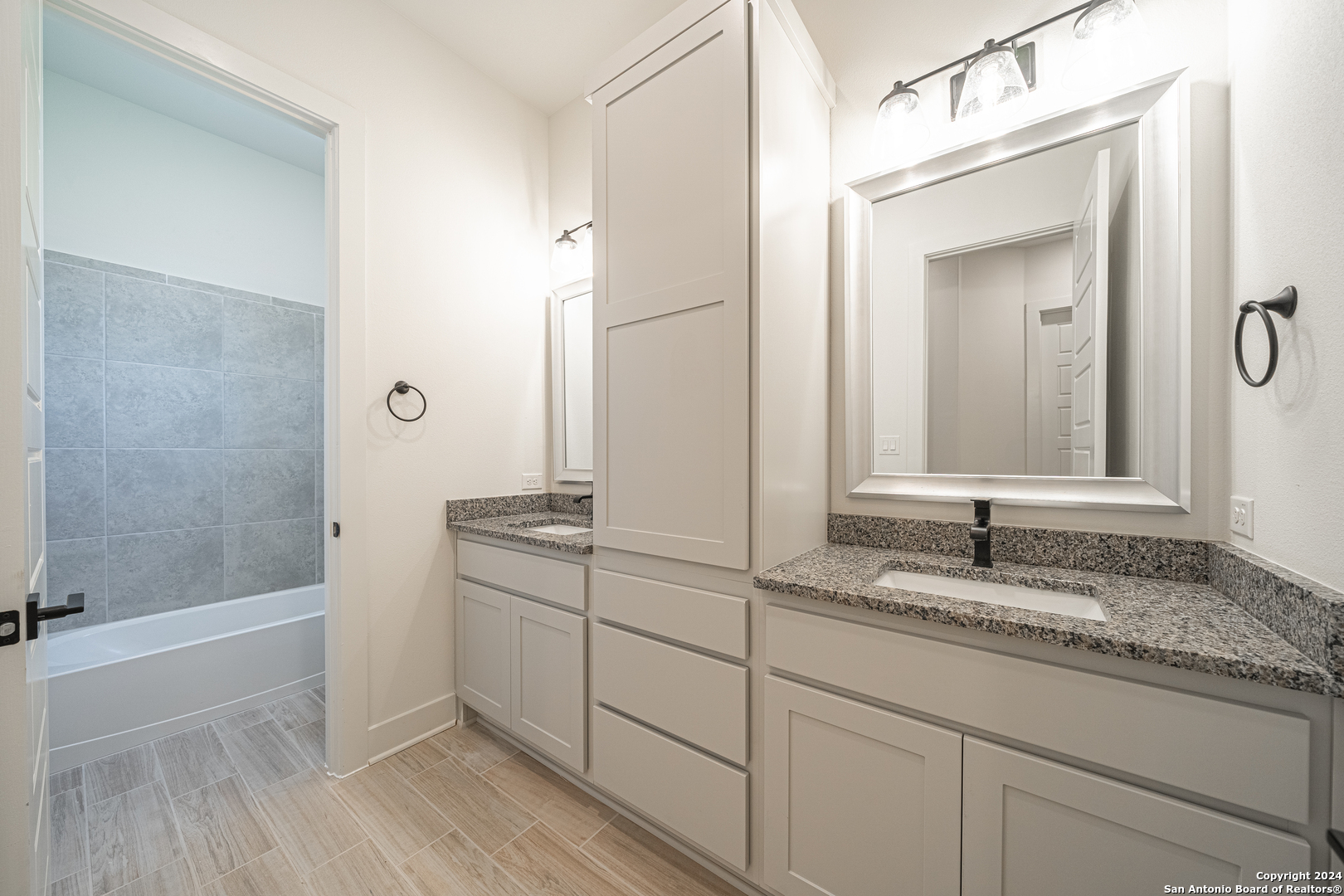 310 Venado Oaks