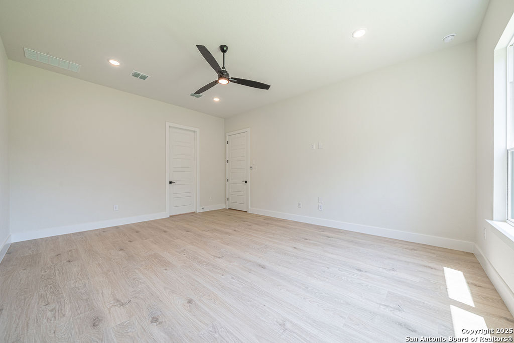 1262 Smoky Loop