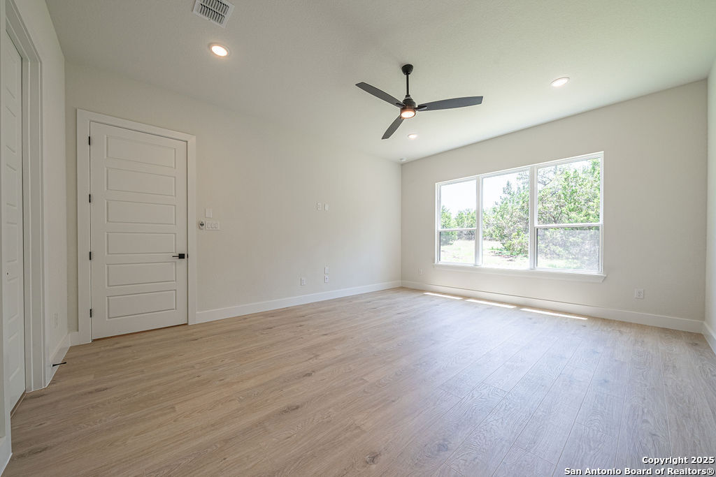 1262 Smoky Loop