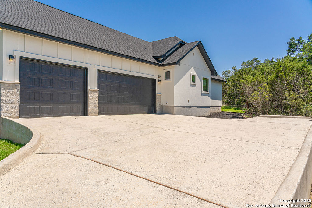 1262 Smoky Loop