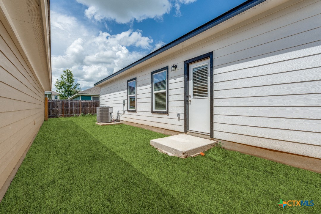 228 W Martindale
