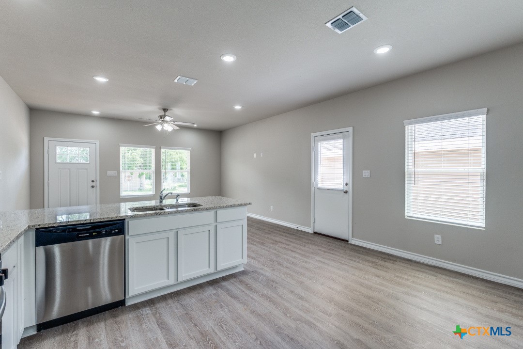 228 W Martindale