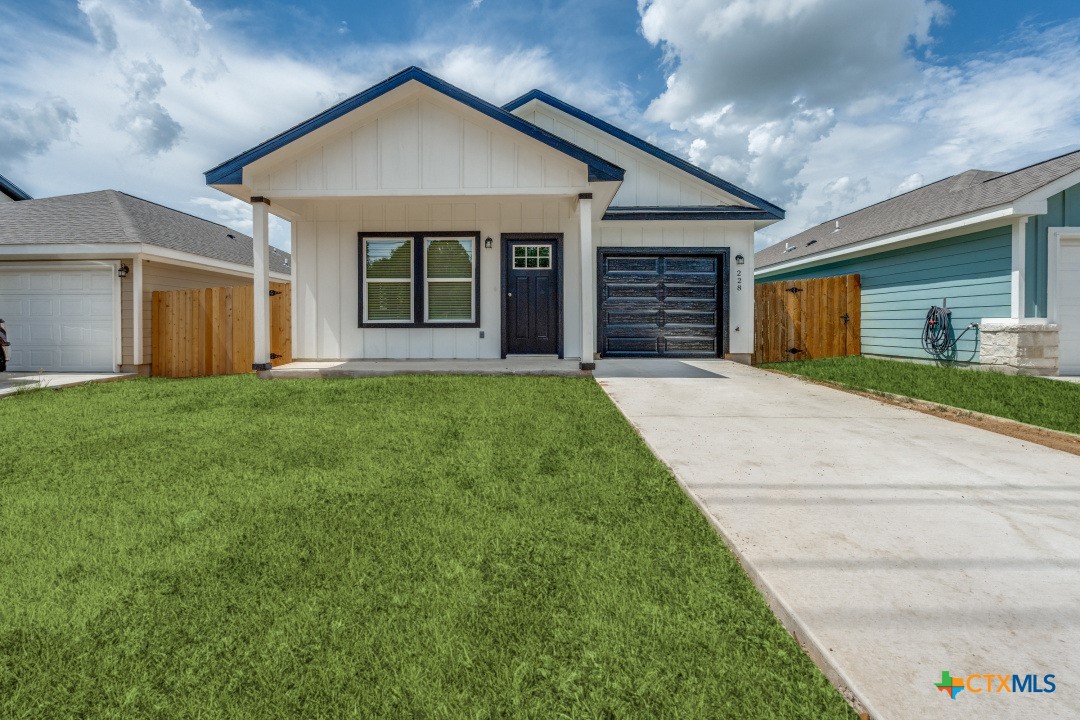 228 W Martindale