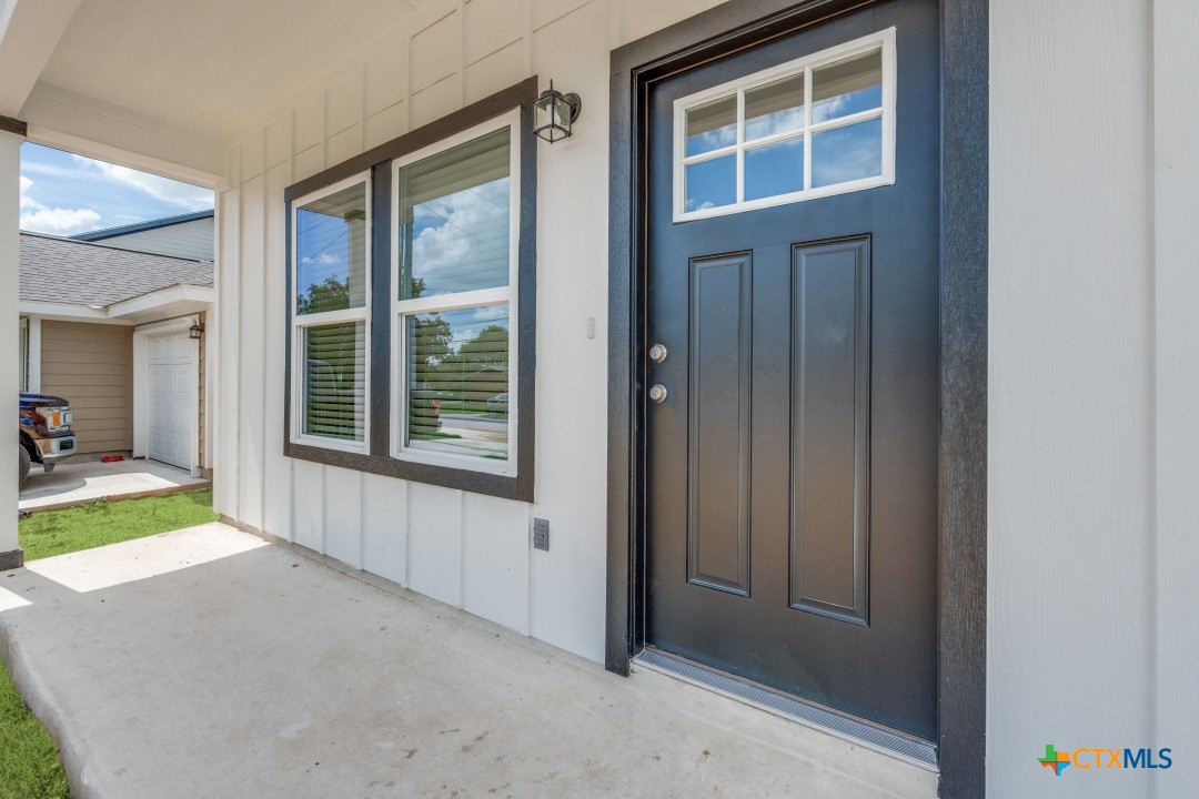 228 W Martindale